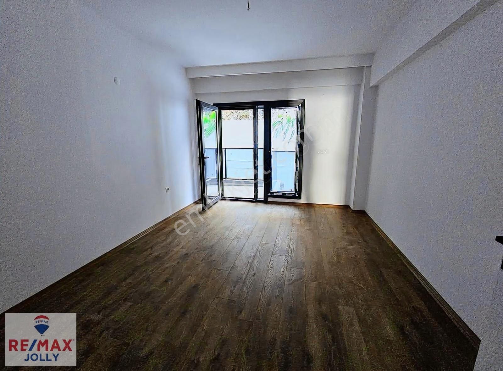 Acil Üçkuyular Demokrası Ünv. Karşısı Arakat 2+1 Fırsat Daire - Görsel 4