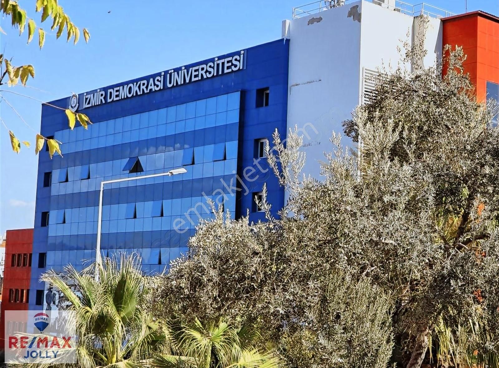 Acil Üçkuyular Demokrası Ünv. Karşısı Arakat 2+1 Fırsat Daire