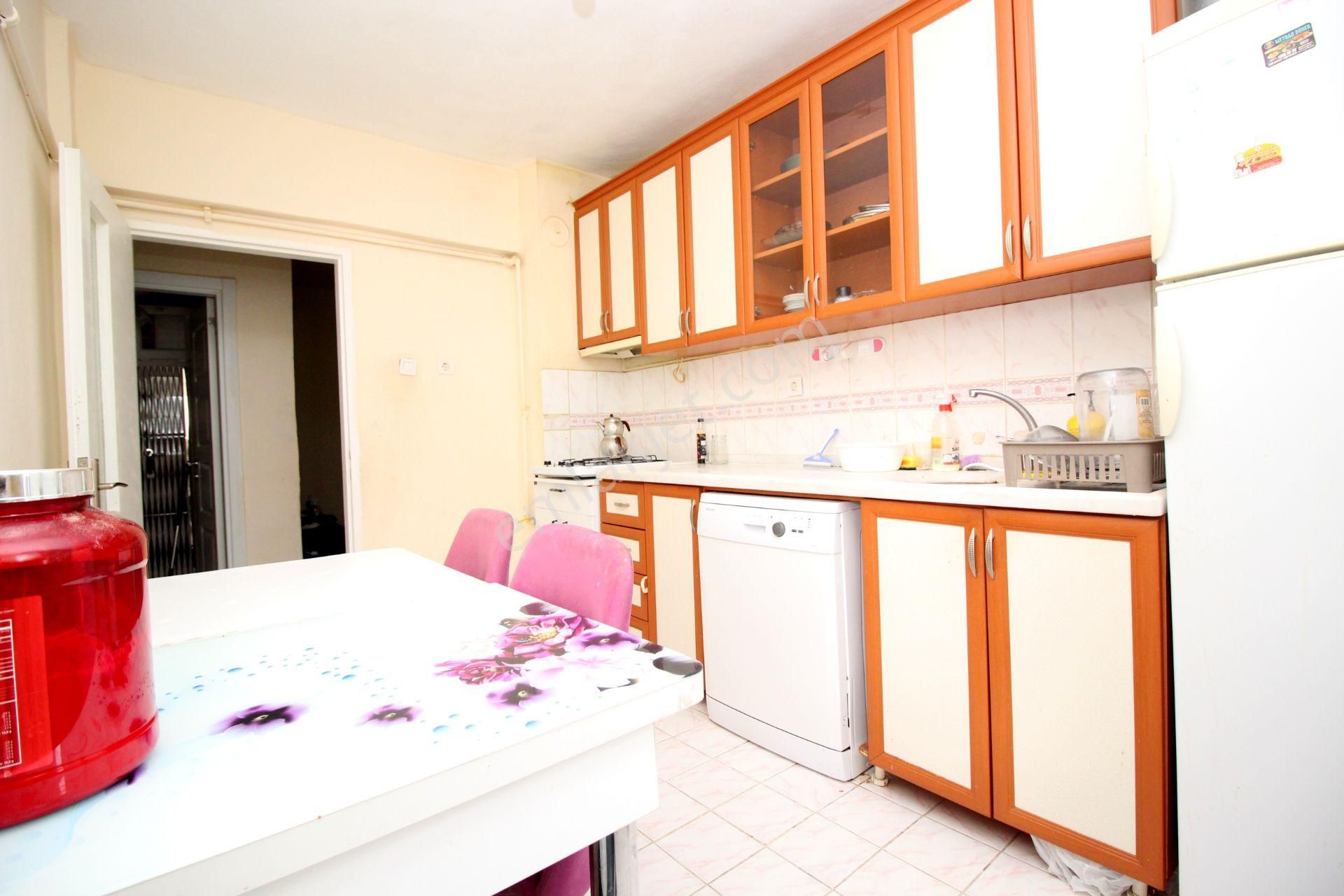 Emre Emlak'tan Selçuklu'da Arakat Ön Cephe Satılık 3+1 Daire - Görsel 2