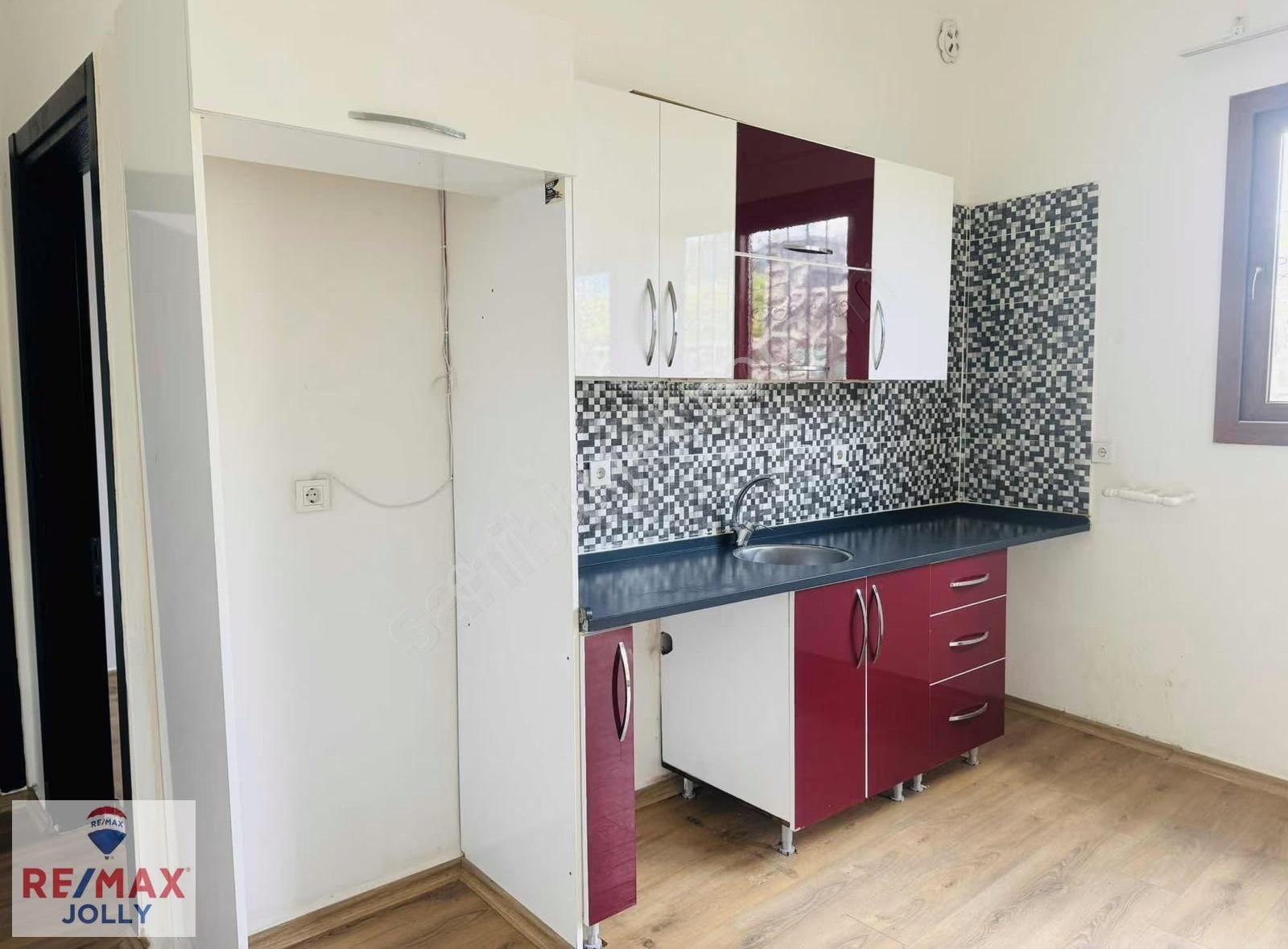 Bornova Merkeze 5 Dk Mesafede Bahçe Katı Kiralık 2+1 - Görsel 5