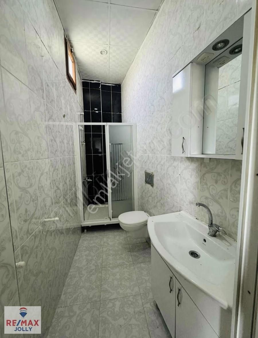 Bornova Merkeze 5 Dk Mesafede Bahçe Katı Kiralık 2+1 - Görsel 3