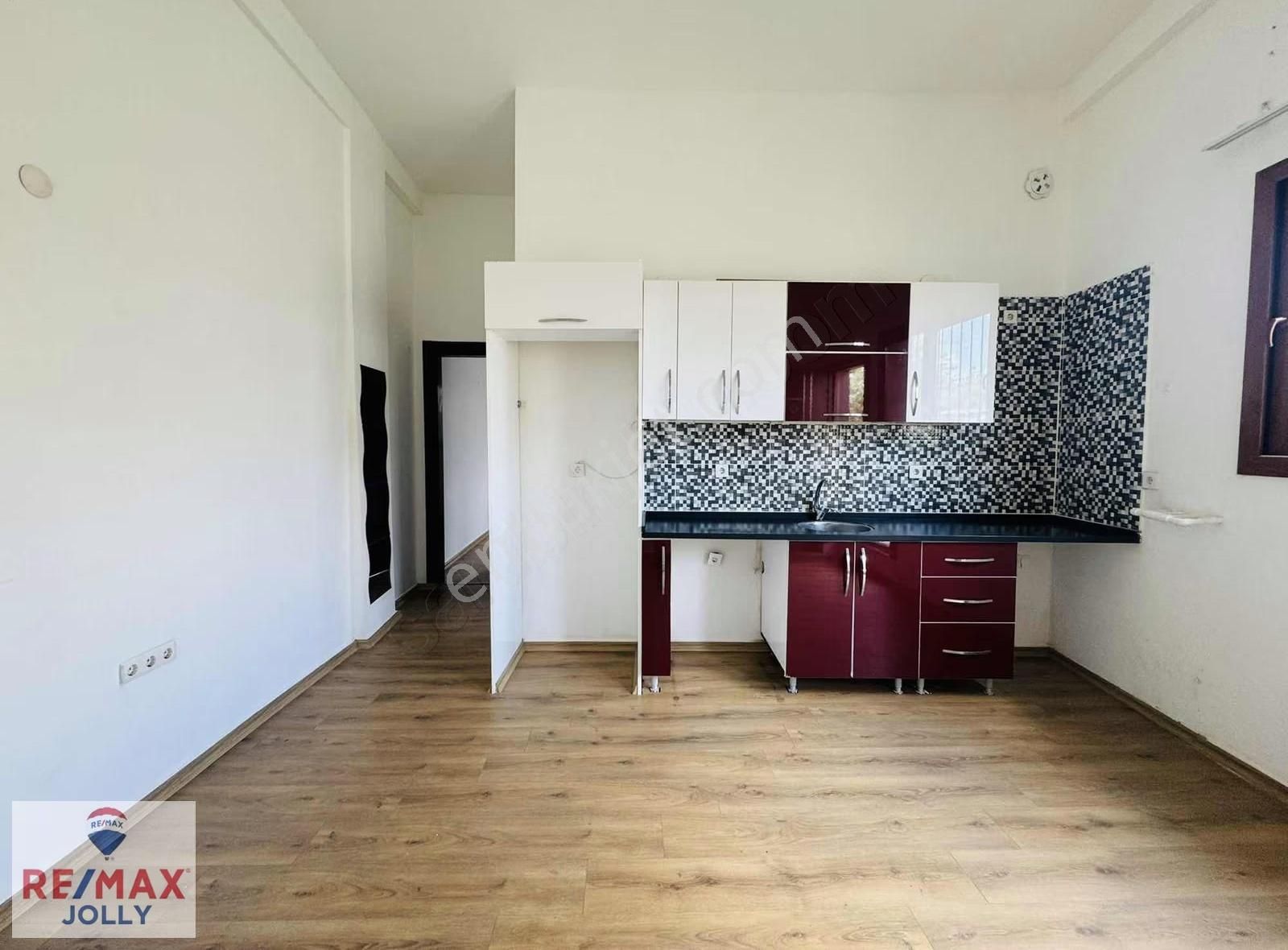 Bornova Merkeze 5 Dk Mesafede Bahçe Katı Kiralık 2+1 - Görsel 4