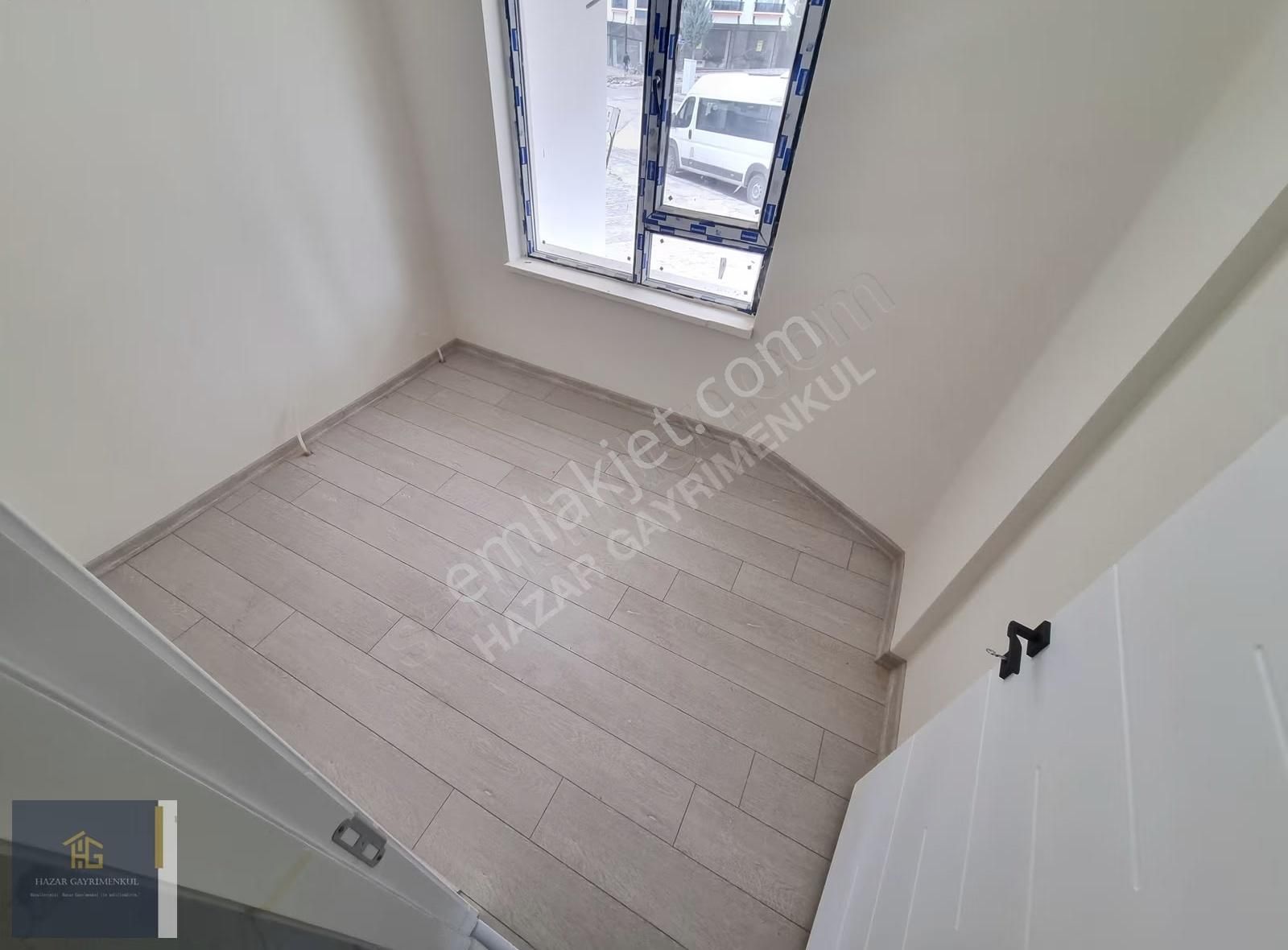 Hazardan--acil--mendereste Köşe Başı Yola Cephe Yüksek Giriş 3+1 - Görsel 11