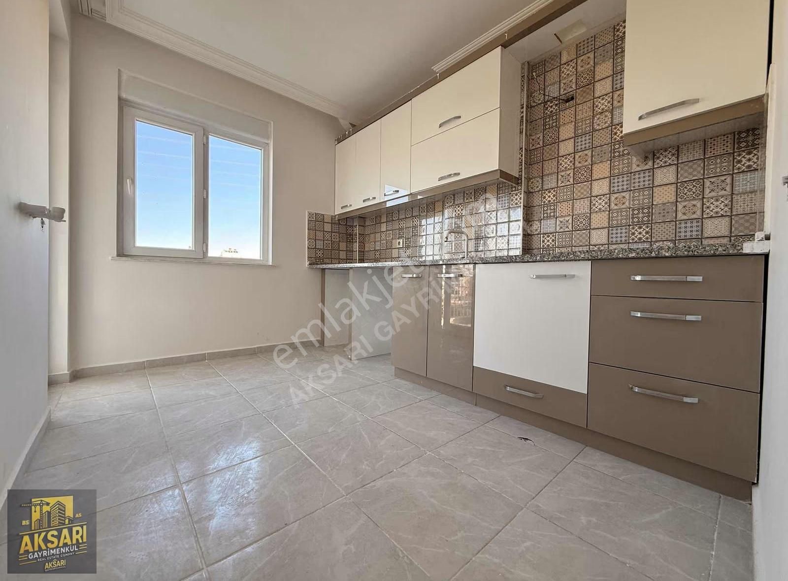 V Karşıyaka'da 2+1 Ayrı Mutfaklı Tranvay Yakını Satılık Daire