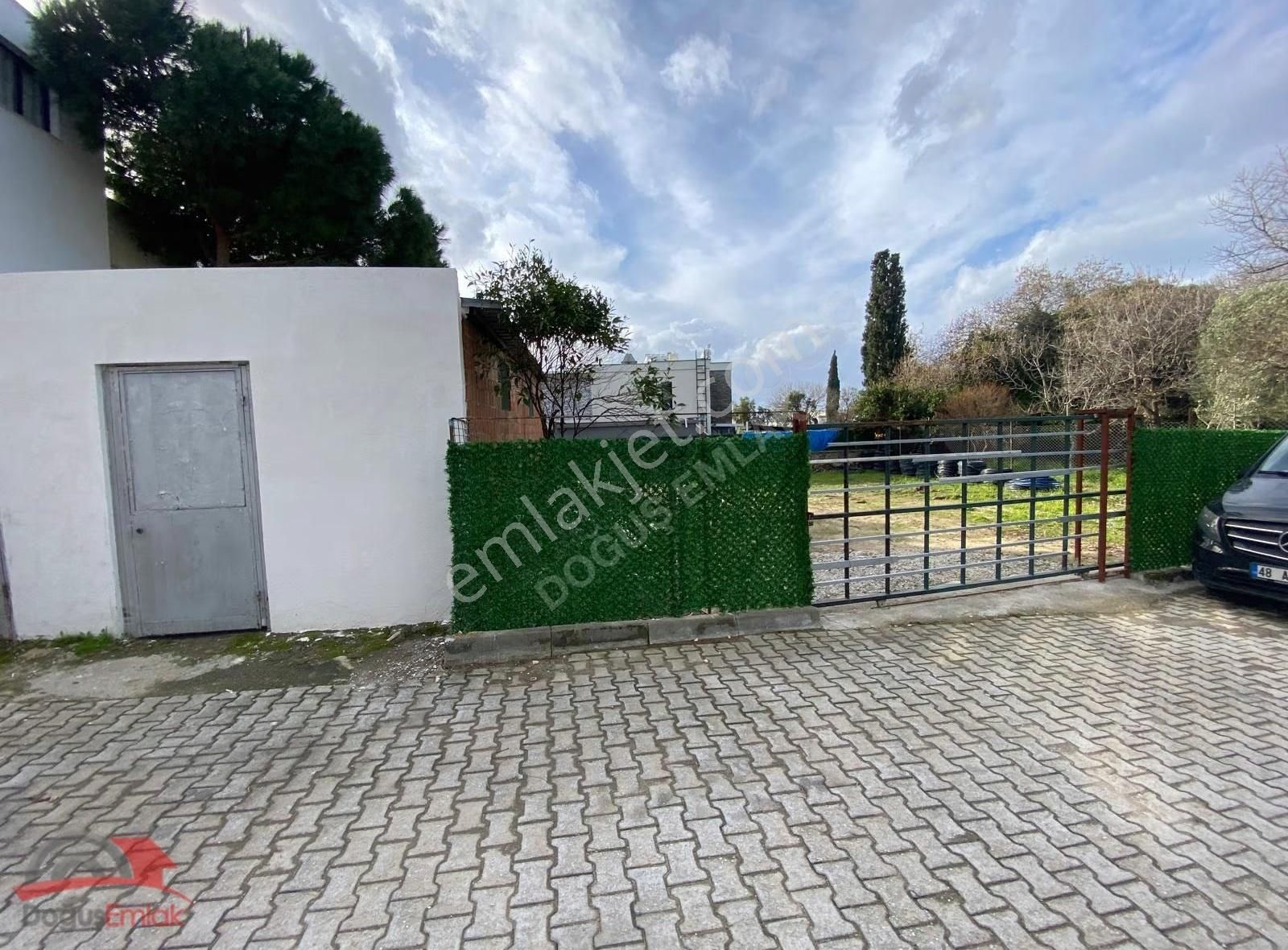 Doğuş Emlak'tan Merkezde Köşe Parsel 450 M2 İmarlı Arsa