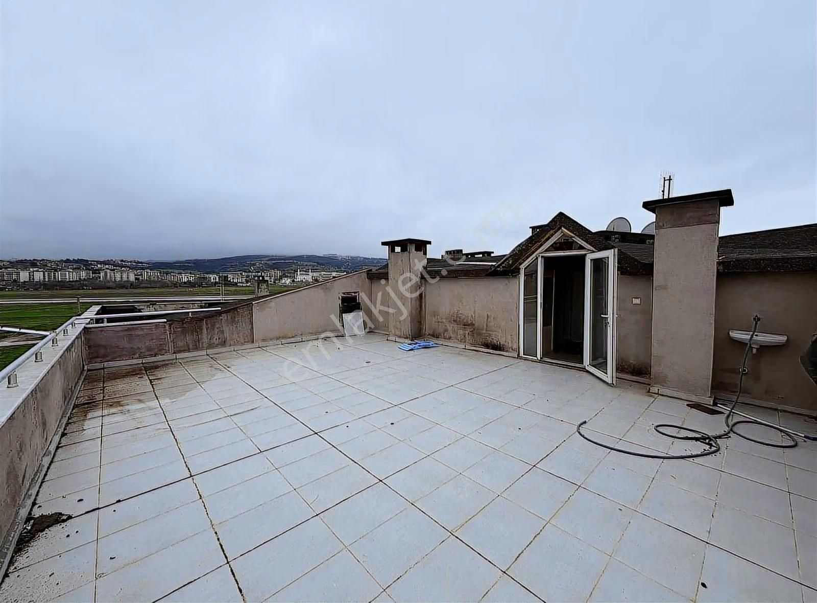 Barbaros Havaalanı Karşısı Teraslı 2+1 Satılık Daire !! - Görsel 9