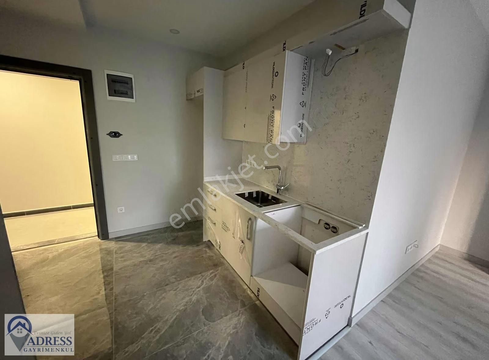 Hatboyu Caddesi Üzerinde Sıfır Binada Kiralık 1+1 - Görsel 17