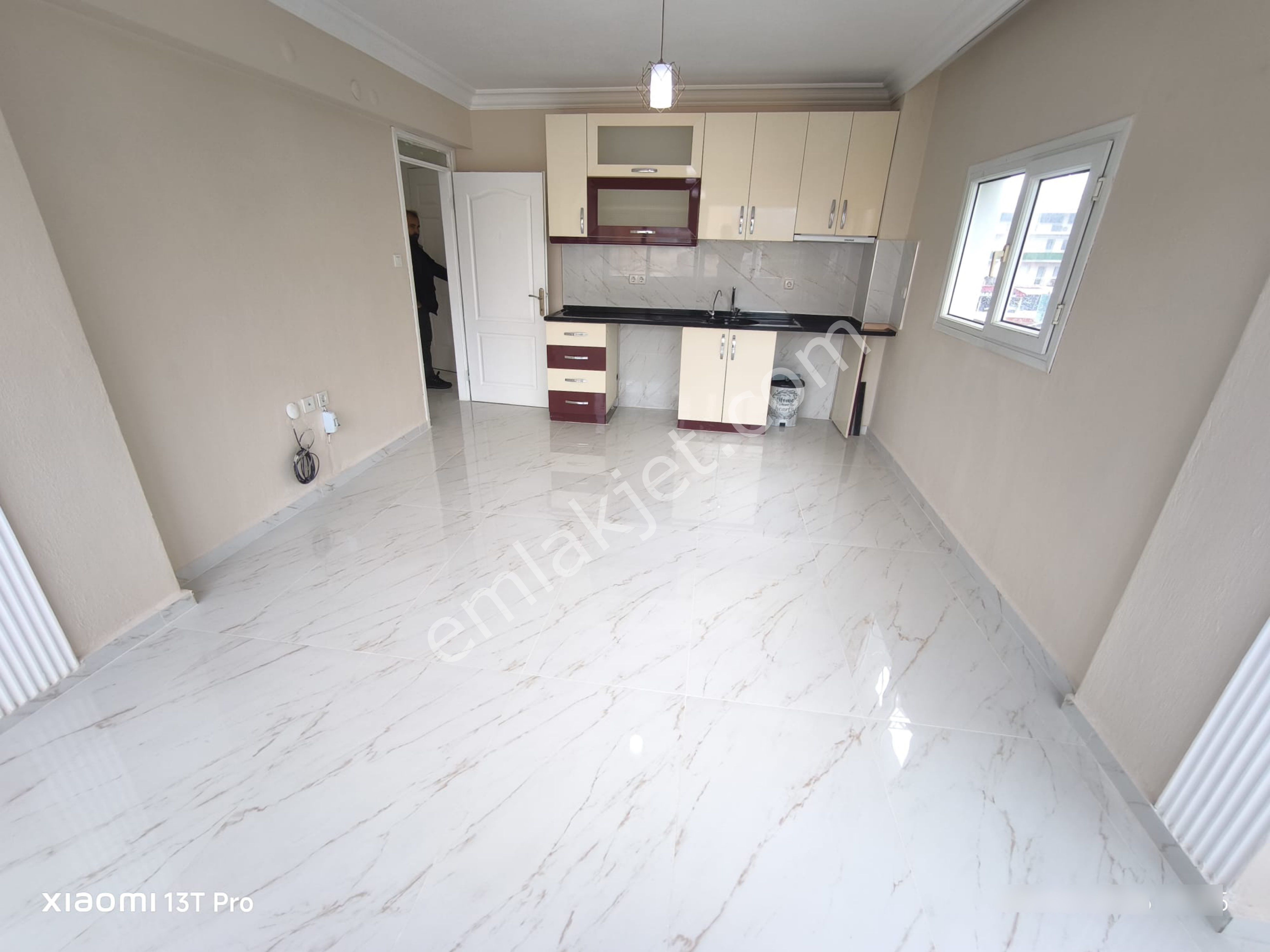 Seferihisar Ürkmez’de Satılık Ara Kat Masrafsız 2 + 1 Daire - Görsel 6