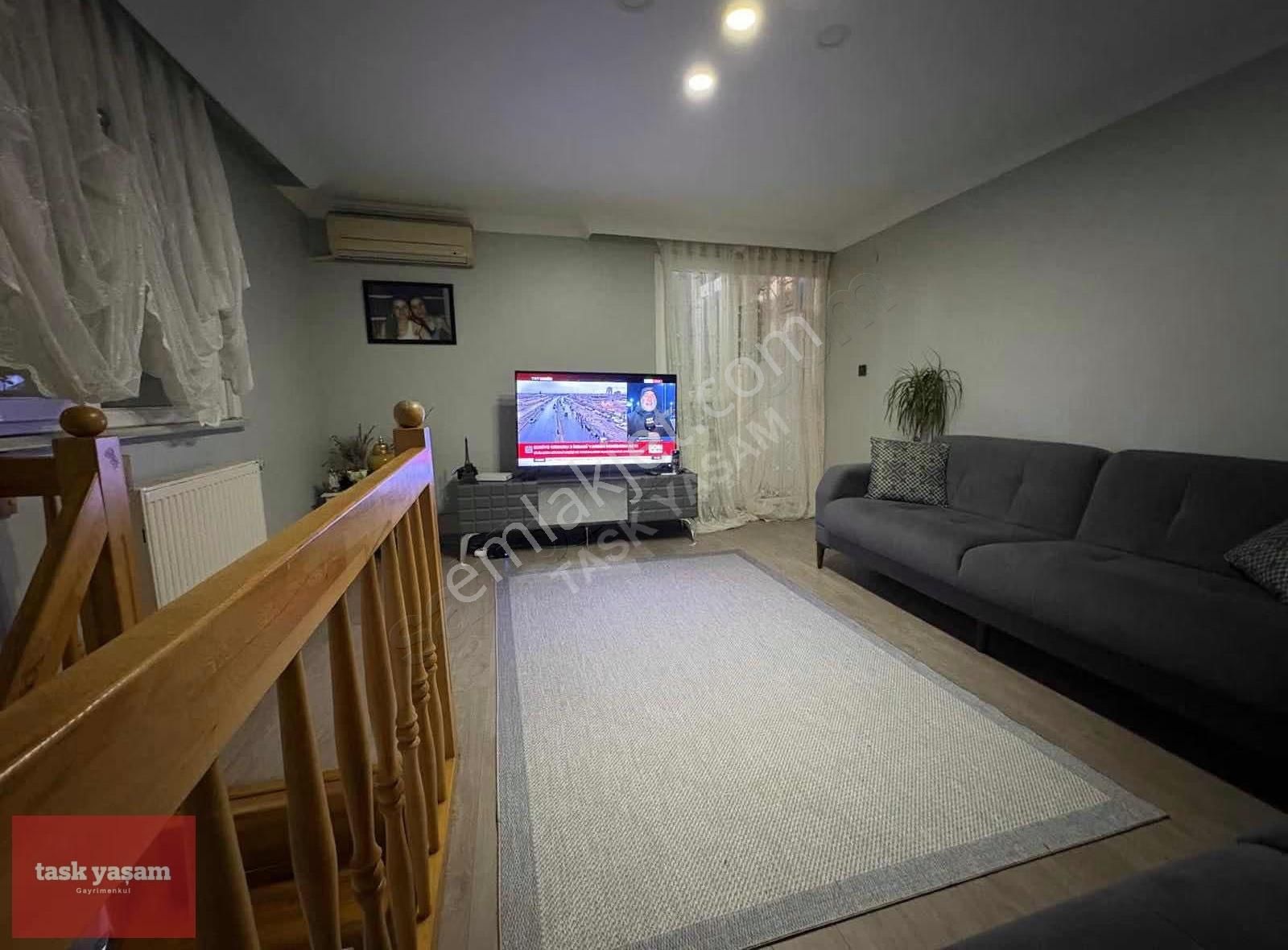 Gülbaharda Caddeye Yakın Satılık Dublex Daire