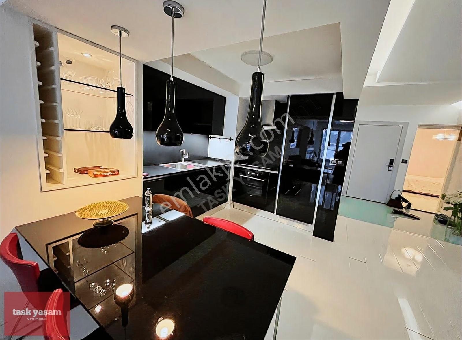 Hüsrev Gerede Cd. Ebeveyn Banyolu Asansörlü 2+1 Satılık Daire