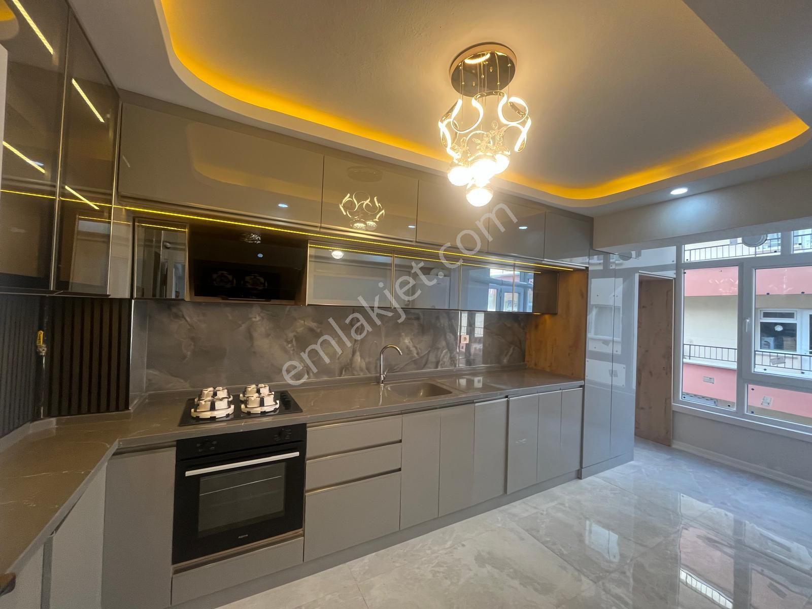 Mç Emlak'tan Pınarbaşı Mahallesin'de 3+1 Satılık Daire