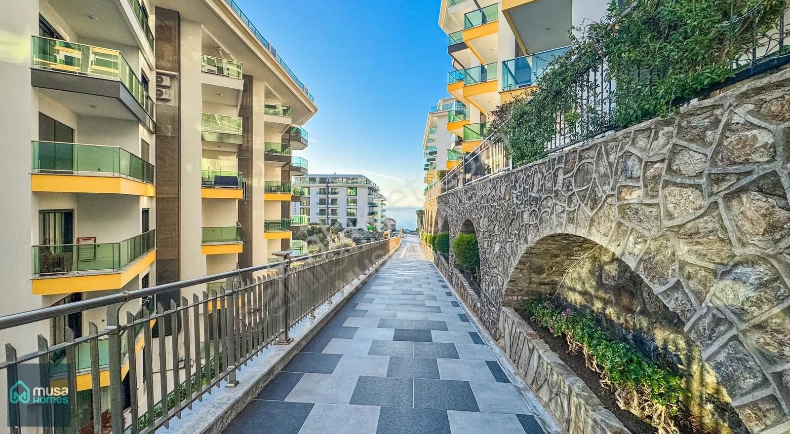 Alanya Kargıcak Mah. Konak Sitesinde Deniz Manzaralı 1+1 Daire