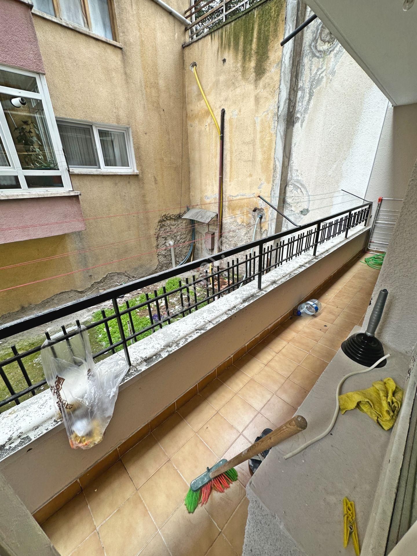 Şafaktepe Mahallesinde Merkezi Konumda Balkonlu 2+1 Satılık Daire - Görsel 9