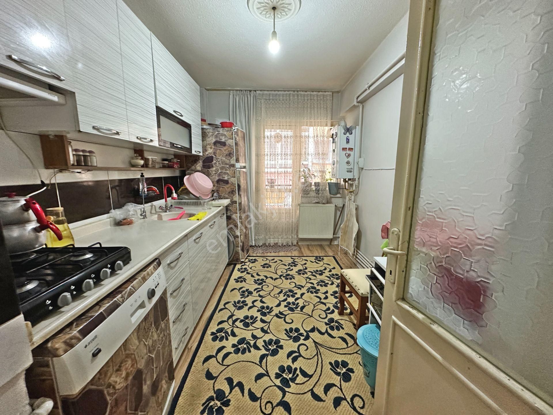 Şafaktepe Mahallesinde Merkezi Konumda Balkonlu 2+1 Satılık Daire - Görsel 5