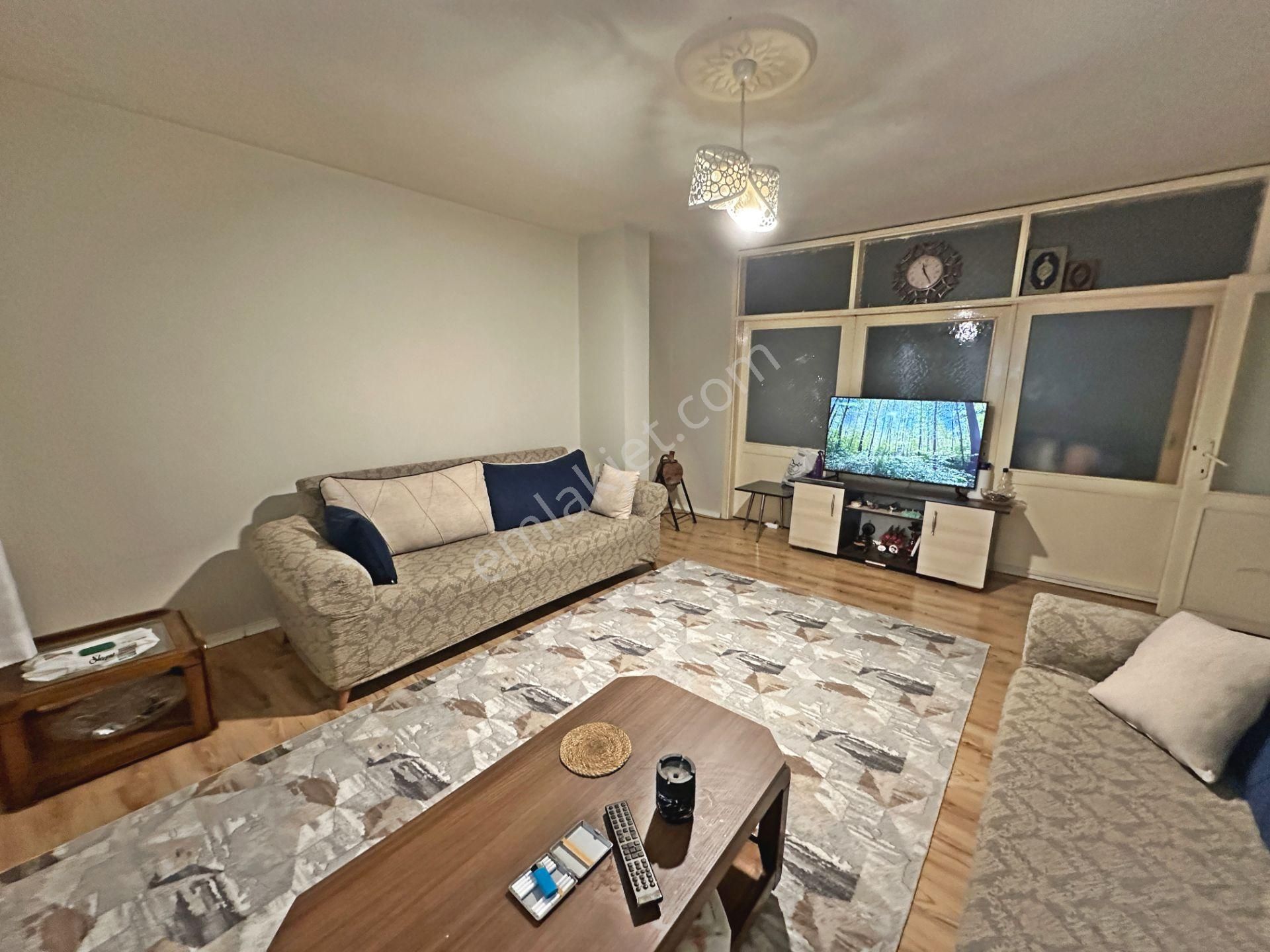 Şafaktepe Mahallesinde Merkezi Konumda Balkonlu 2+1 Satılık Daire - Görsel 2