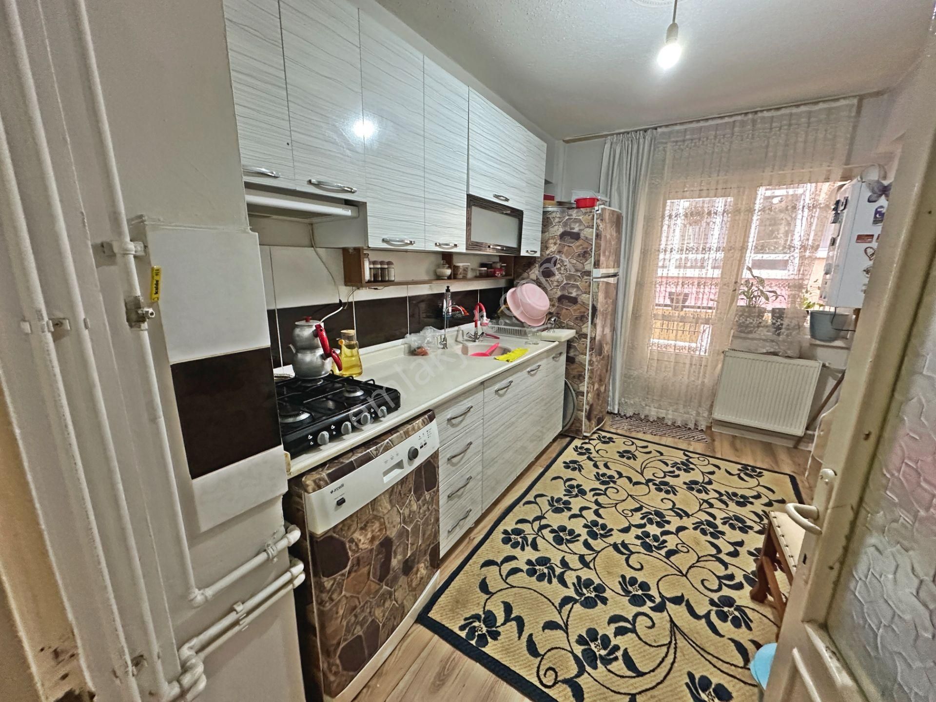 Şafaktepe Mahallesinde Merkezi Konumda Balkonlu 2+1 Satılık Daire - Görsel 4