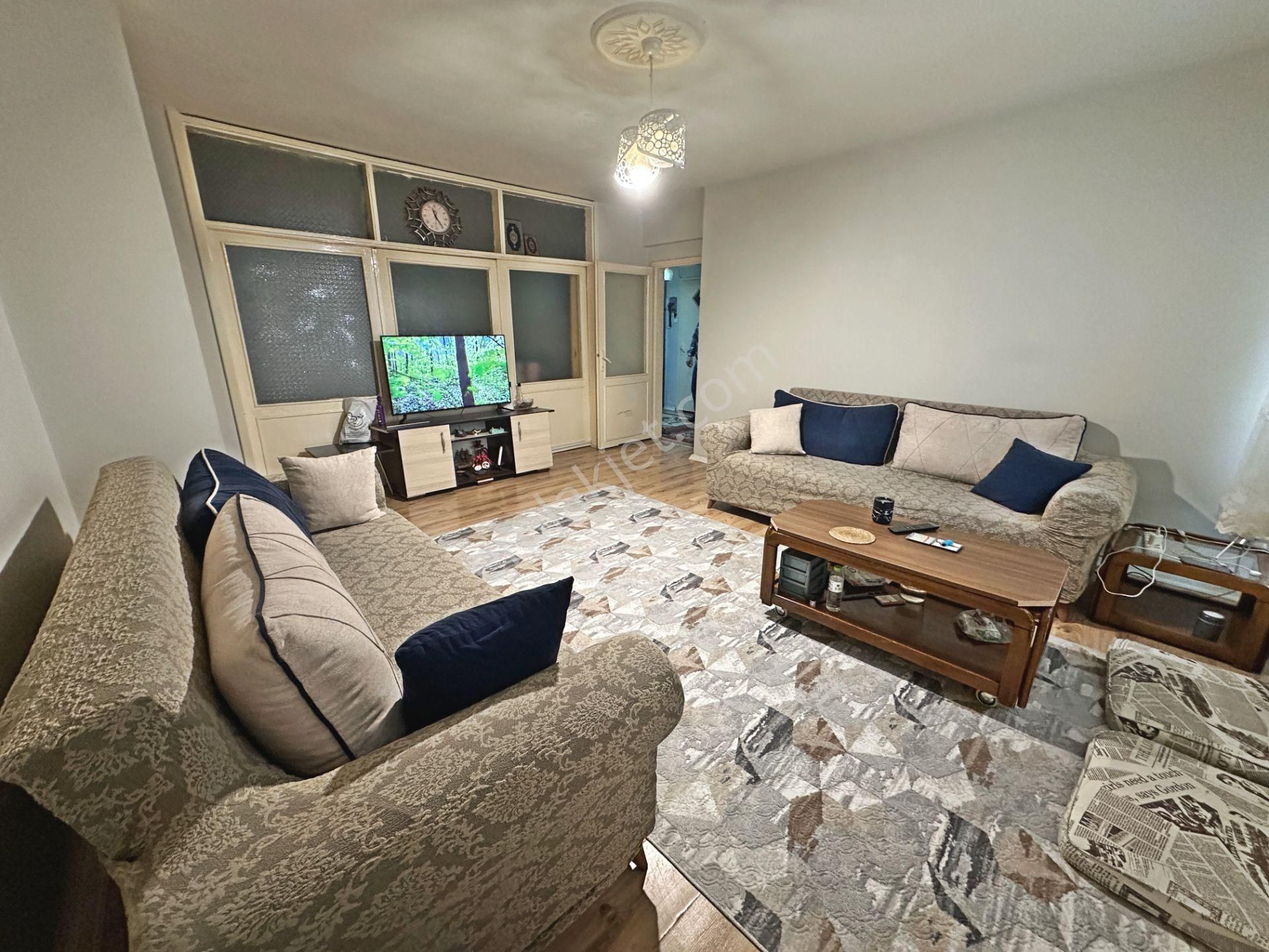 Şafaktepe Mahallesinde Merkezi Konumda Balkonlu 2+1 Satılık Daire - Görsel 3