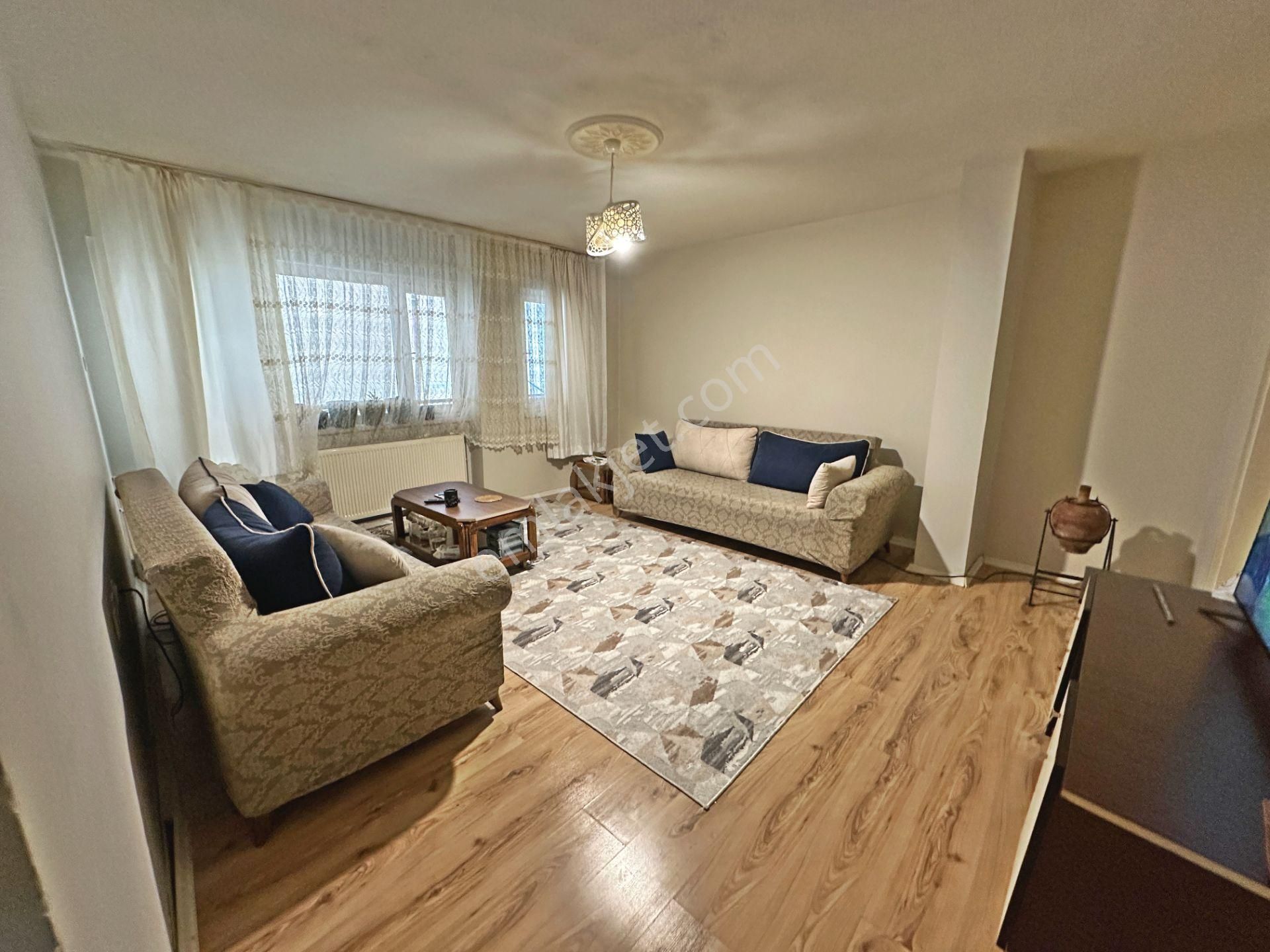 Şafaktepe Mahallesinde Merkezi Konumda Balkonlu 2+1 Satılık Daire