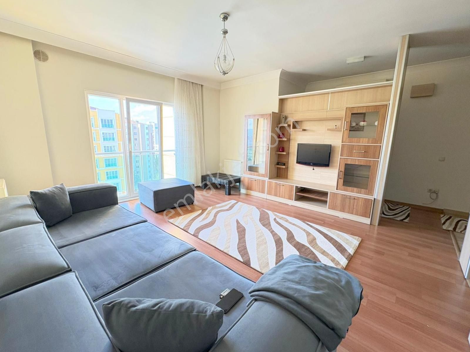 Mertcan'dan Viaport 1dk Havuzlu Güvenlikli Sitede Eşyalı 1+1 - Görsel 2