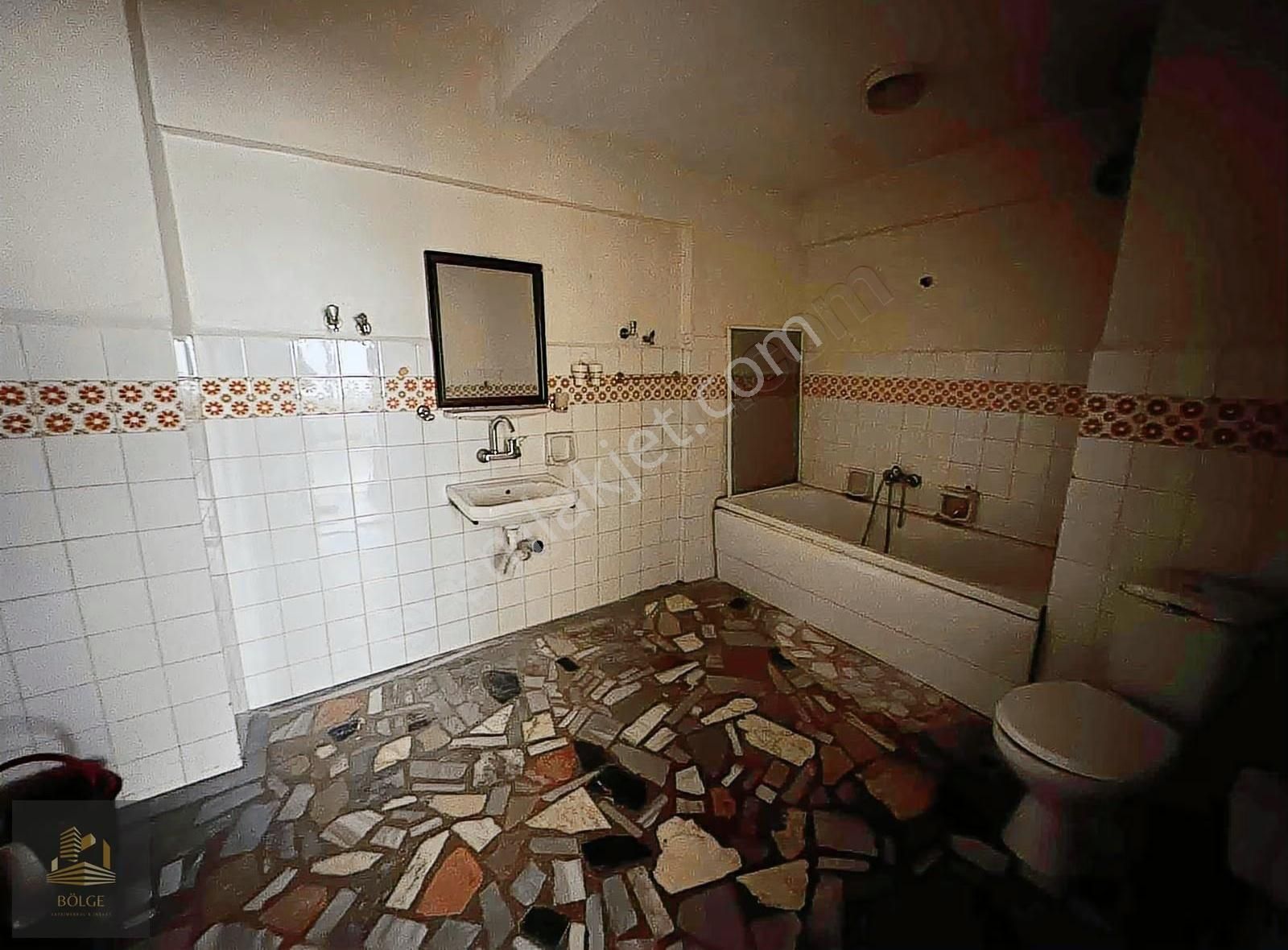 Bölge Emlak'tan Alt Kaynarcada Merkezi Konumda 130 M2 2+1 Daire - Görsel 12