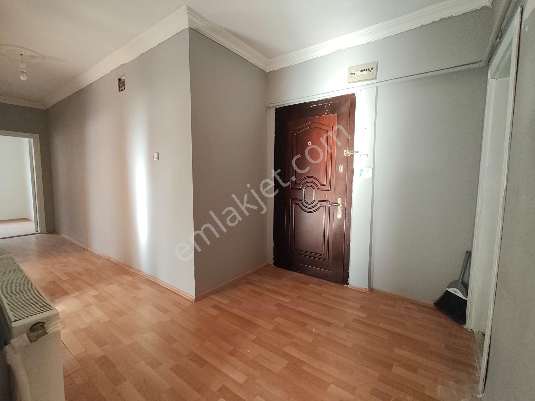 Yılmaz Gayrimenkul'den Ara Katta Yapılı Masrafsız 2849 Pv 3+1 Fırsat Dairesi - Görsel 17