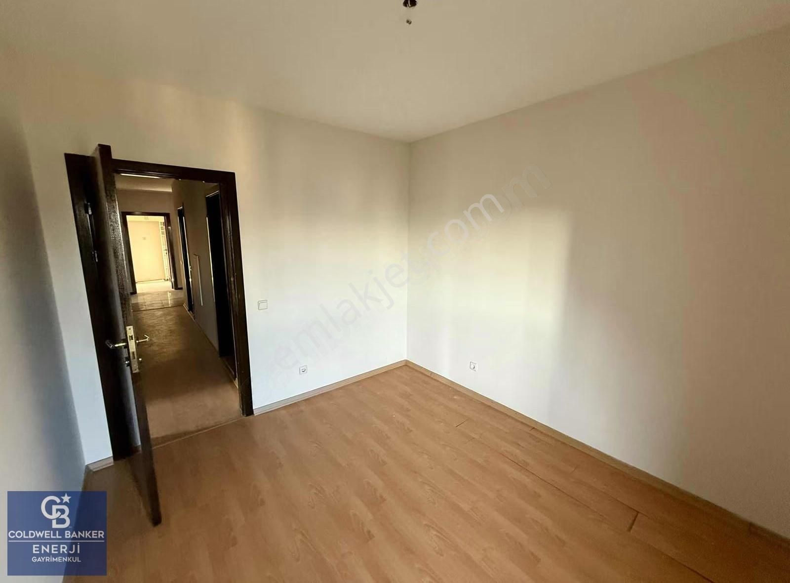 Bahçeşehir Merkez Çınar Adasında Satılık B Tipi 3+1 Daire Boş - Görsel 25