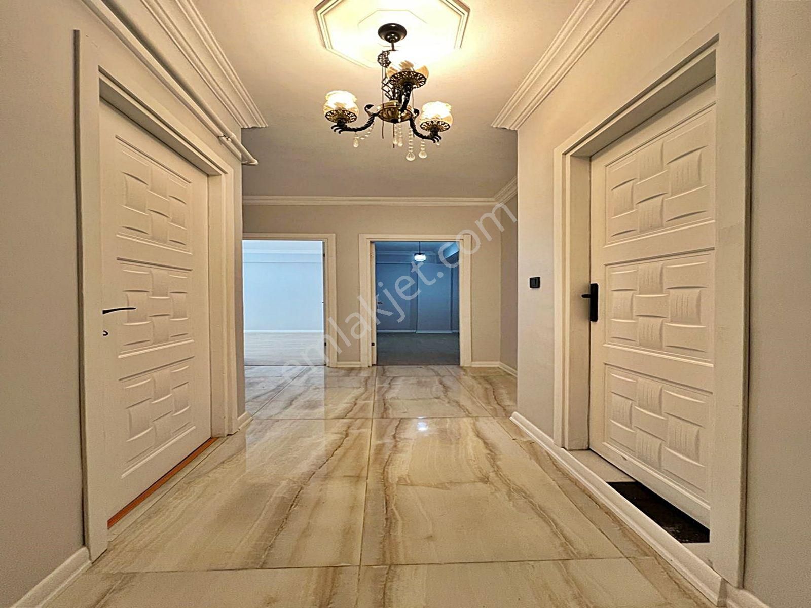 Cadde34 Yapı'dan Eminevim-fuzulev&krediye Uygun Merkezi Konumda 2+1 Dekorlu Balkonlu Arakat Daire