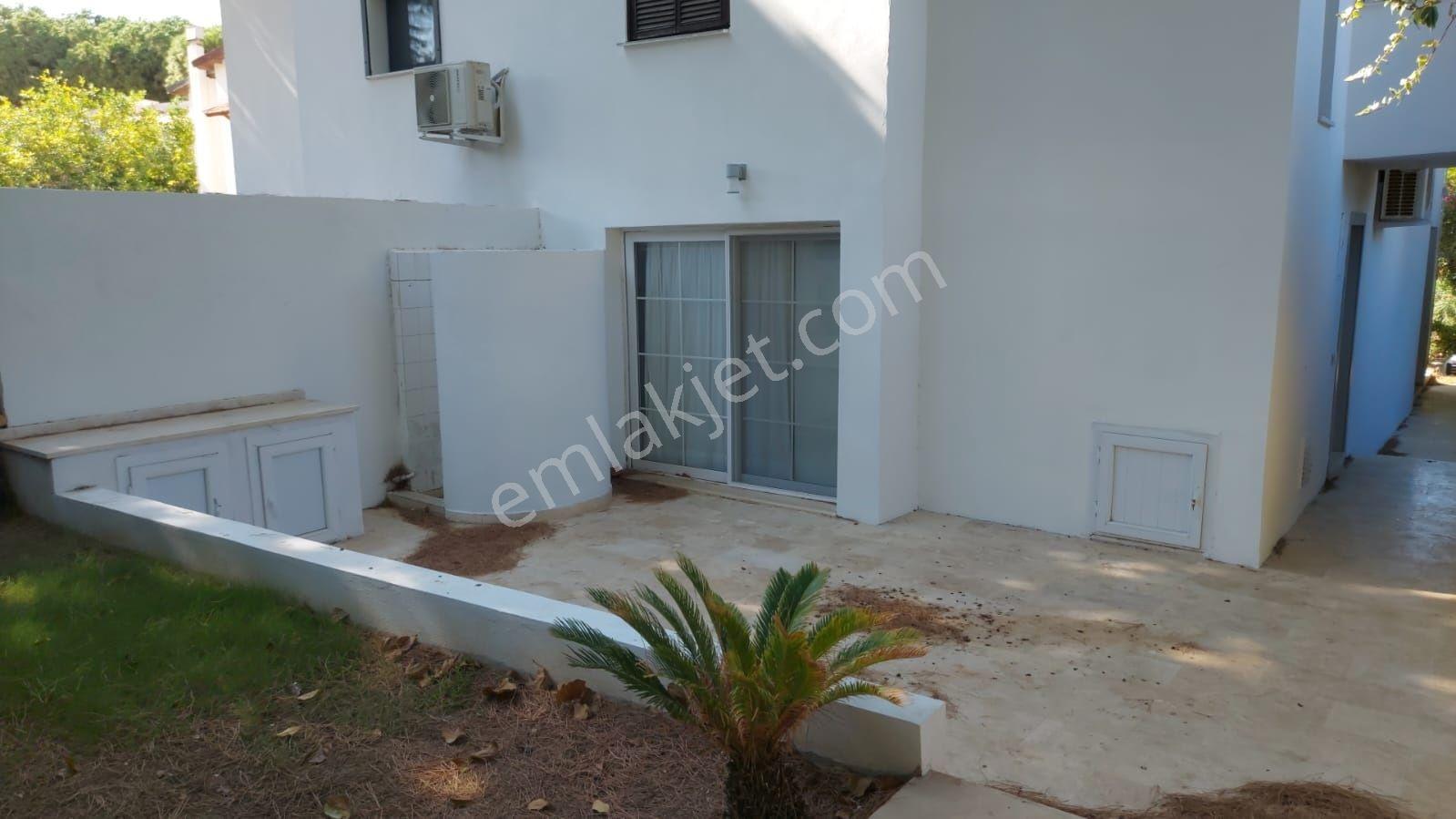 Ardıç Denize Sıfır Özel Plajlı Sitede Denize Sıfır Köşe Villa - Görsel 18