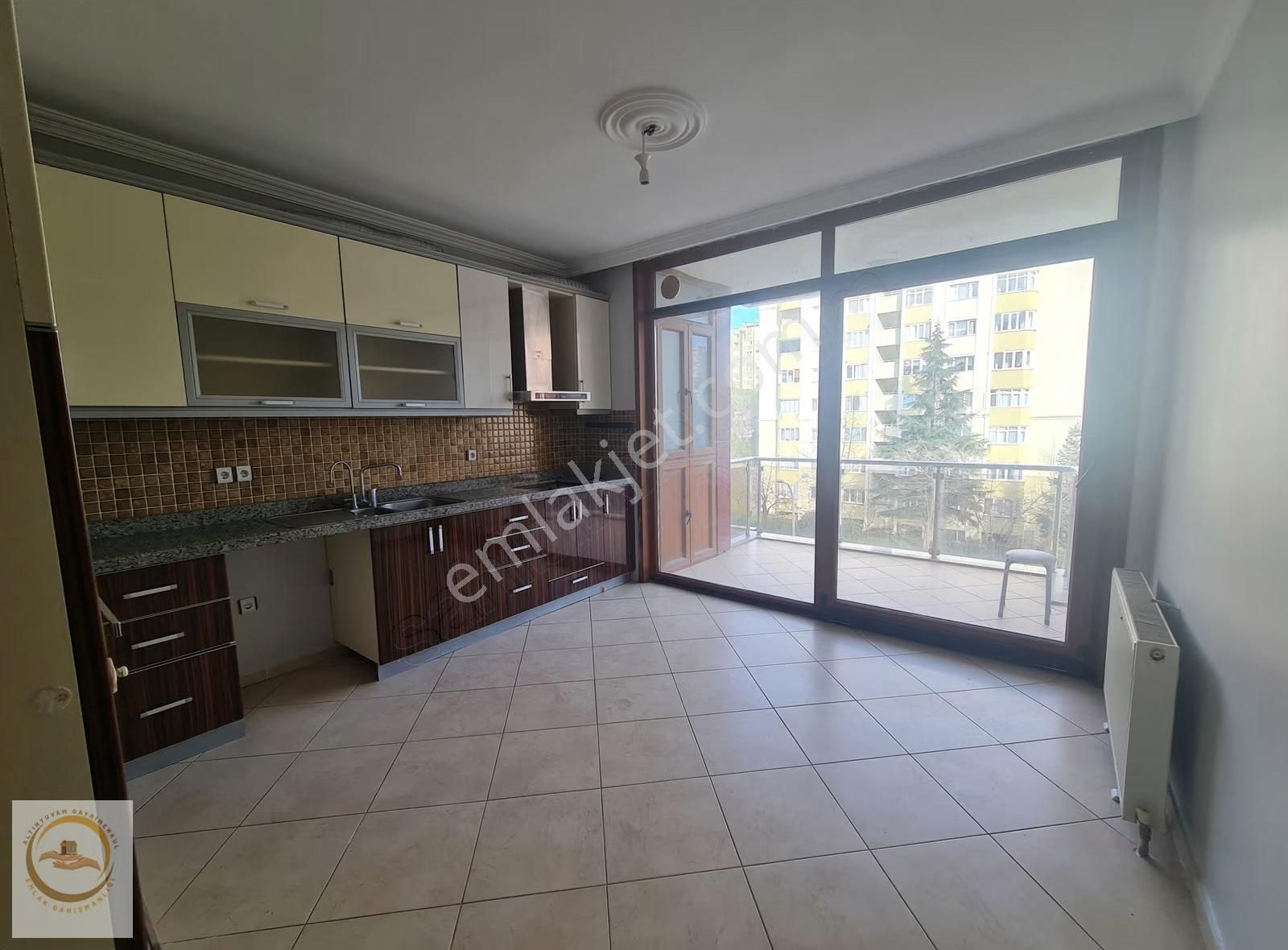 Başakşehir 1. Etapta Cadde Üzeri Kiralık İşyeri 160 M2 Daire - Görsel 2