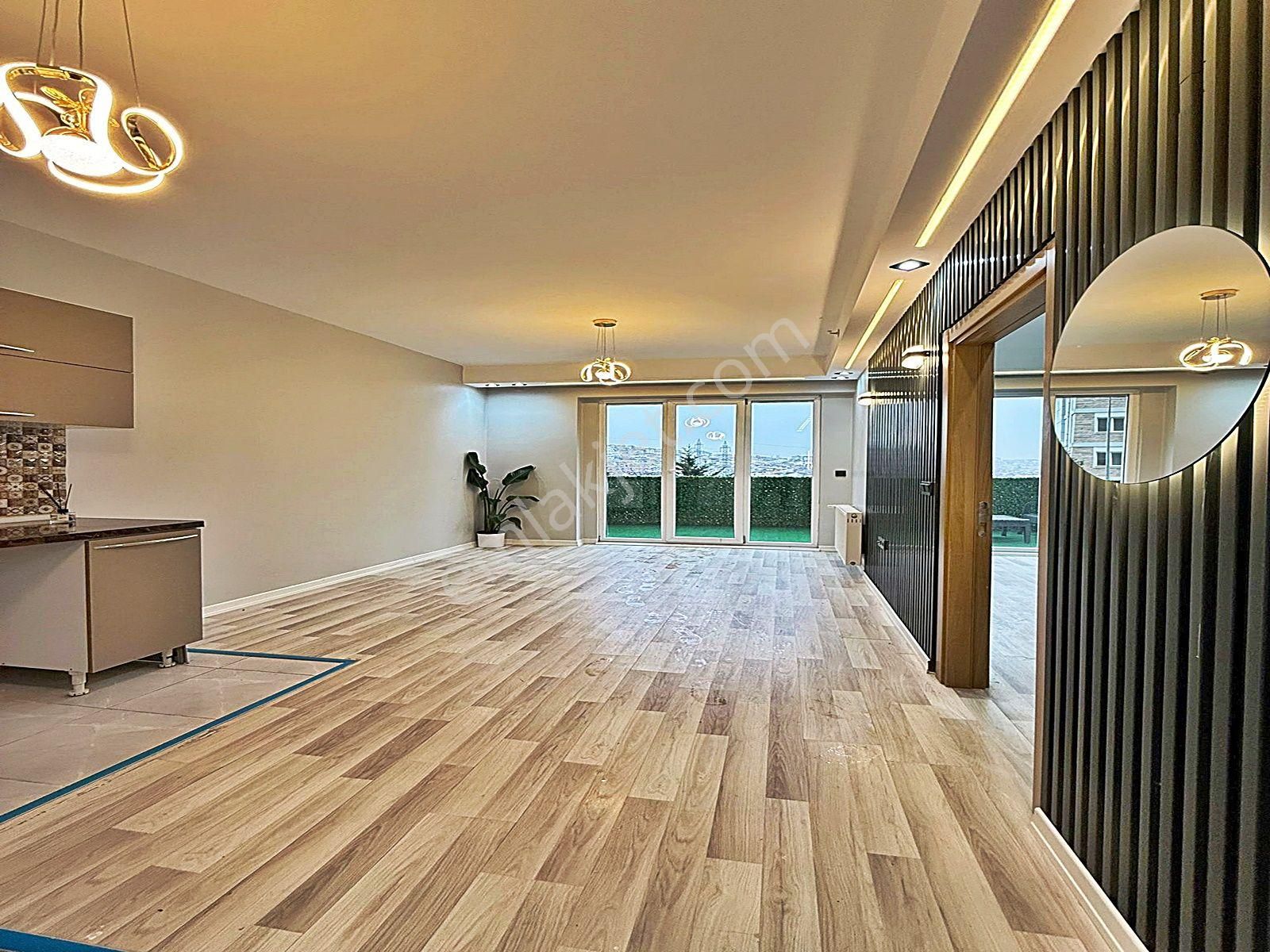 Metrobüse Çok Yakın ! Havuzlu Güvenlikli Site İçinde 1+1 Lüks - Görsel 25