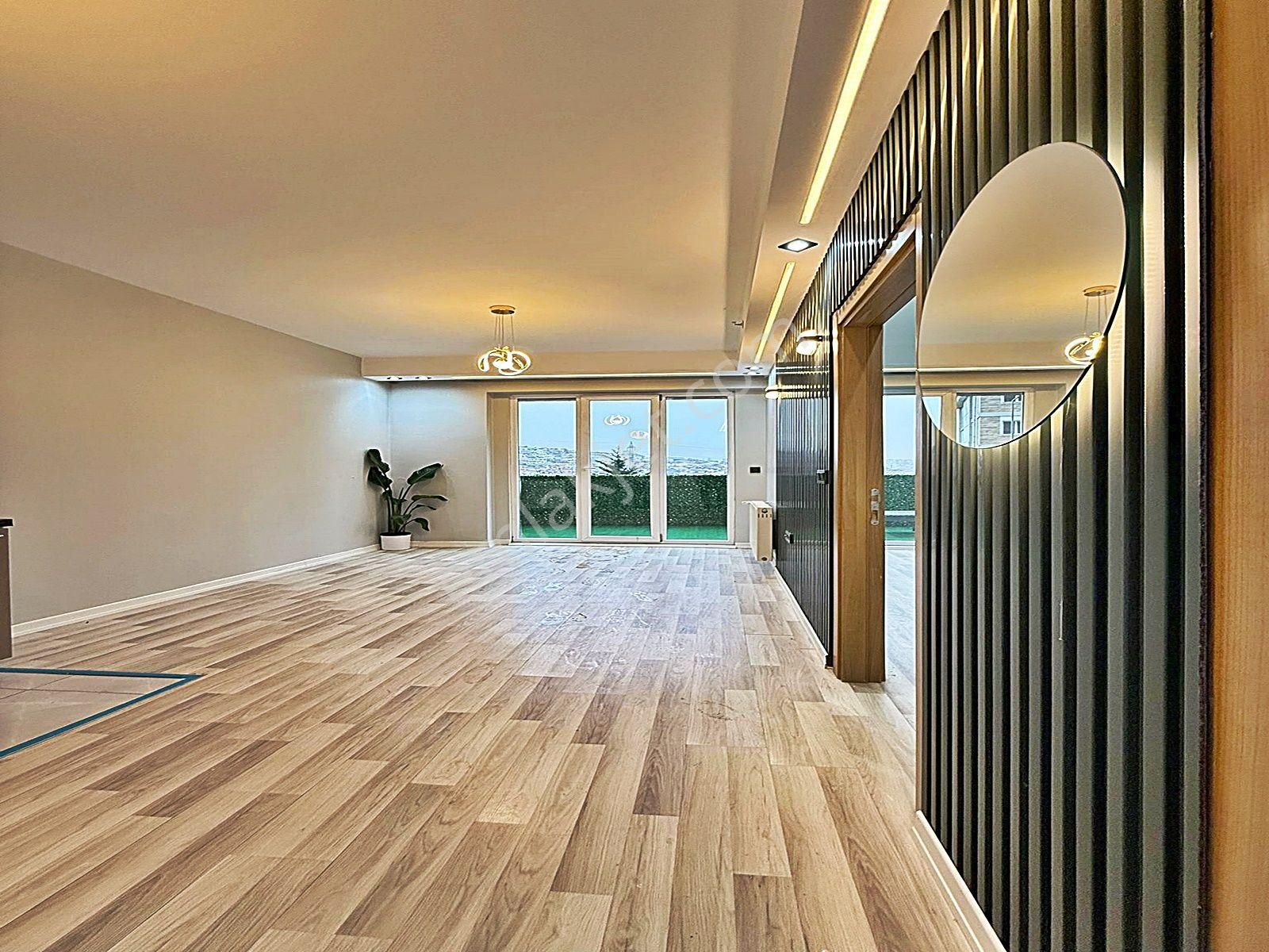 Metrobüse Çok Yakın ! Havuzlu Güvenlikli Site İçinde 1+1 Lüks - Görsel 21