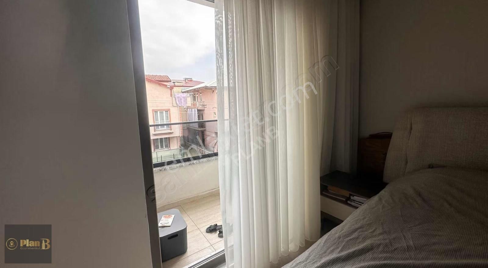 Yeşilova Merkezde Geniş Metrekareli 1+1 Satılık Daire - Görsel 8