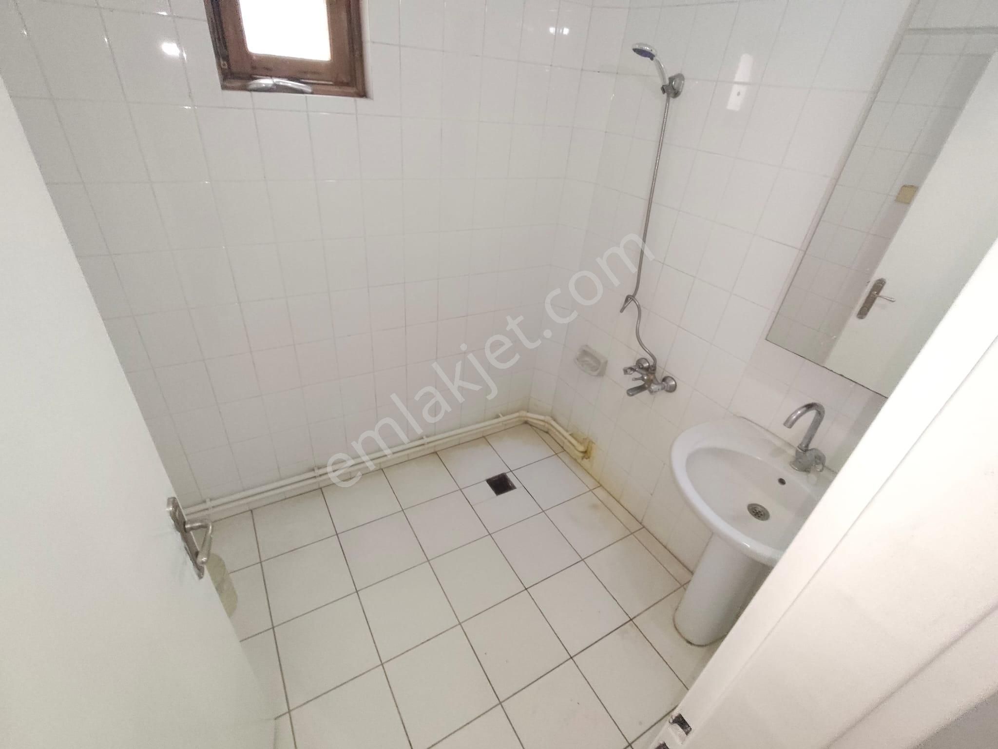 Yılmaz Gayrımenkulden Vatan Caddesi Üstü 1.arakatta Yapılı Şahane Konumda Kiralık Daire - Görsel 32