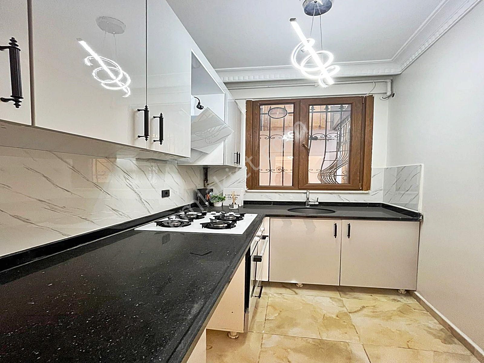 Esenyurt Mehmet Akif Ersoy Mahallesinde Metrobüse Yakın Geniş Bahçeli 2+1 Daire - Görsel 4