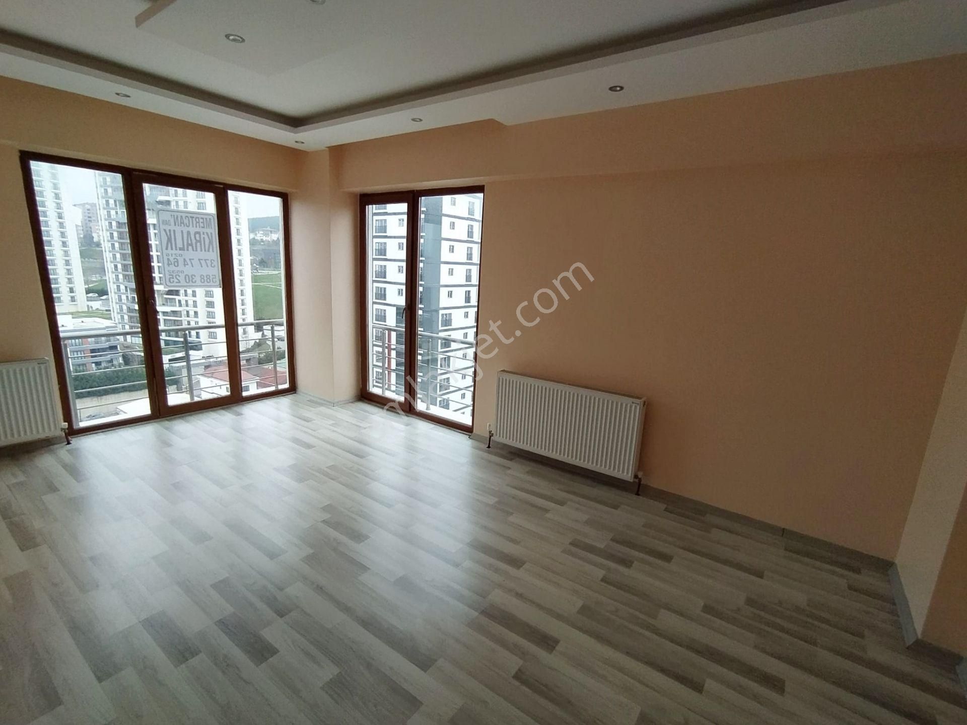 Mertcan Dan Yakacık Meydana Yürüme Site İçi 3+1 Ebeveyn Banyolu