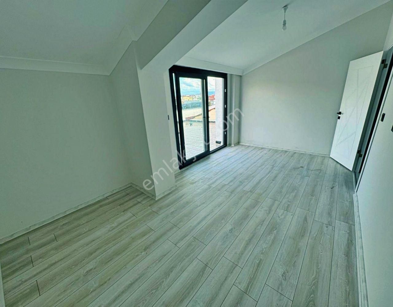 Uytundan Satılık 4+1 Dubleks Geniş Teras Kapalı Otopark - Görsel 10