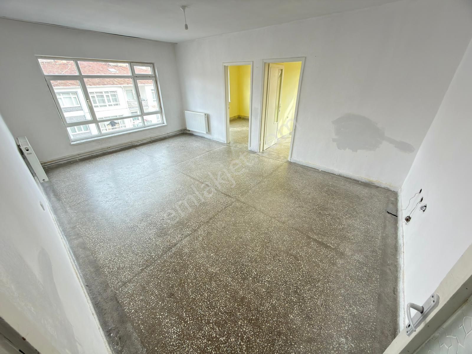 Kariyerden Arakat Yapısız 3+1 Daire 2 Kat Yüksek Kedili - Görsel 2