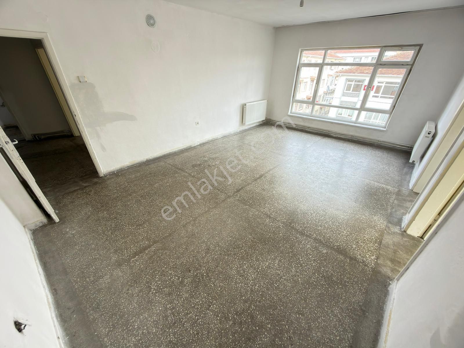 Kariyerden Arakat Yapısız 3+1 Daire 2 Kat Yüksek Kedili - Görsel 5