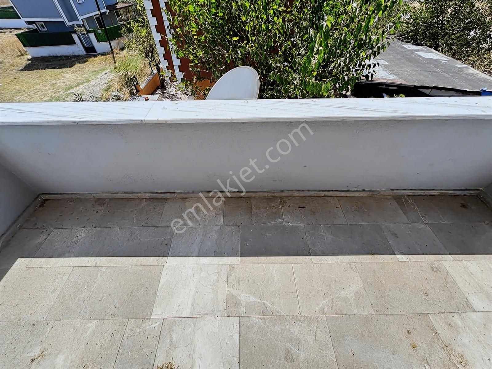 Menyap'tan Cadde Cepheli 4+1 Bahçeli Müstakil Villa - Görsel 20
