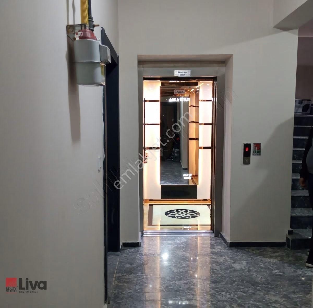 Realty World Liva Gayrimekulden Bahçelievlerde 1+1 Ara Kat Daire - Görsel 5