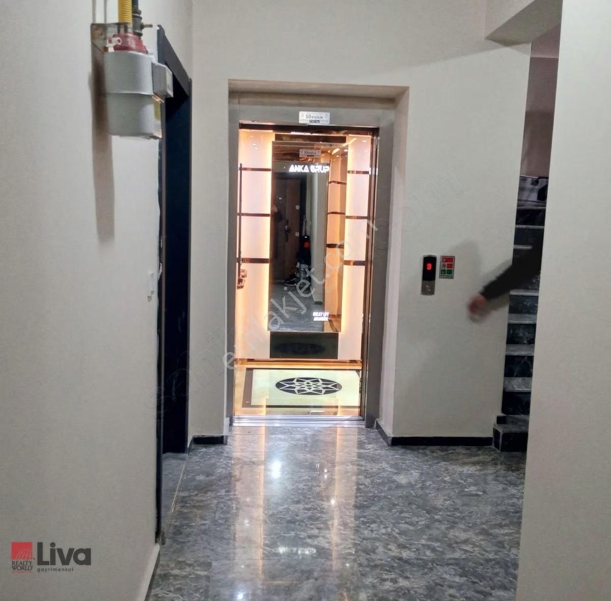 Realty World Liva Gayrimekulden Bahçelievlerde 1+1 Ara Kat Daire - Görsel 9