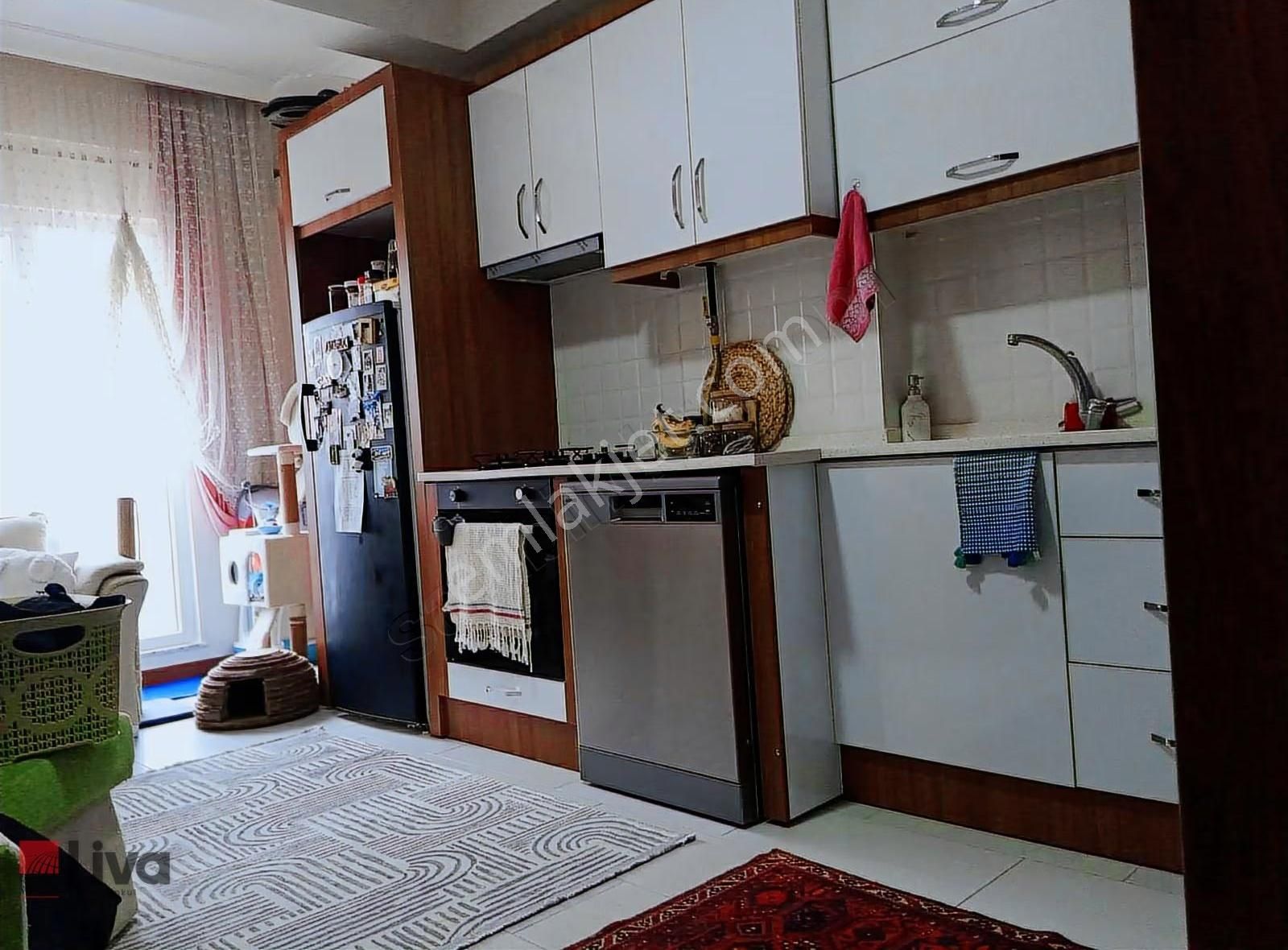 Realty World Liva Gayrimekulden Bahçelievlerde 1+1 Ara Kat Daire - Görsel 2