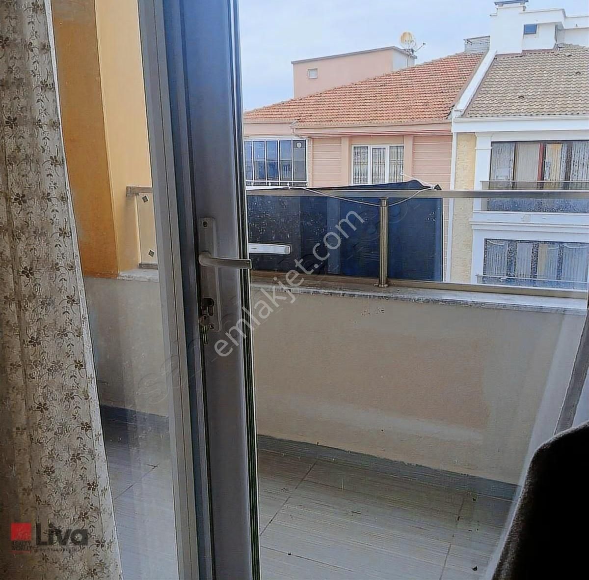 Realty World Liva Gayrimekulden Bahçelievlerde 1+1 Ara Kat Daire - Görsel 11