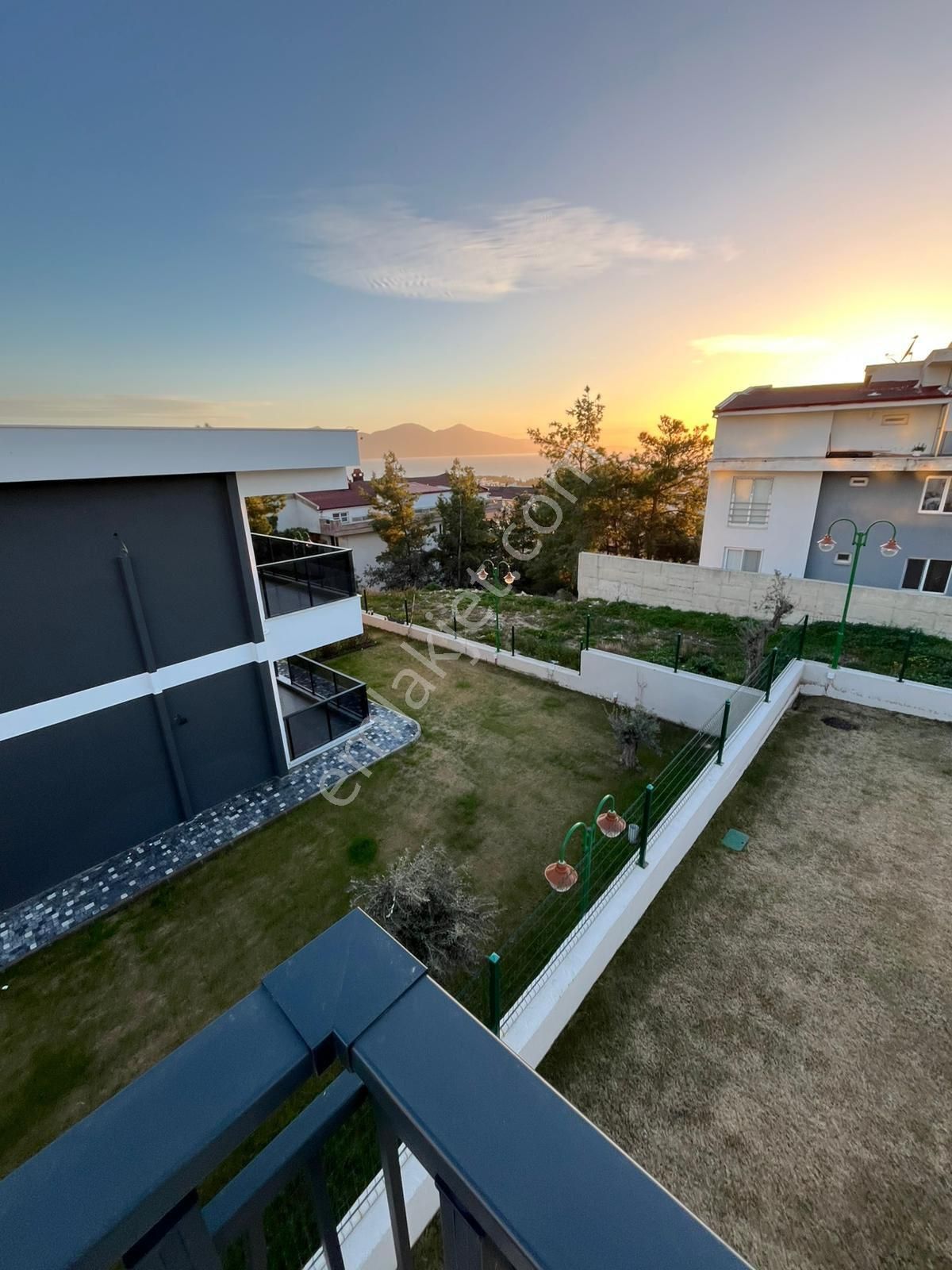 Kuşadasında Deniz Manzaralı Sıfır Havuzlu 2 Artı 1 Daire - Görsel 2