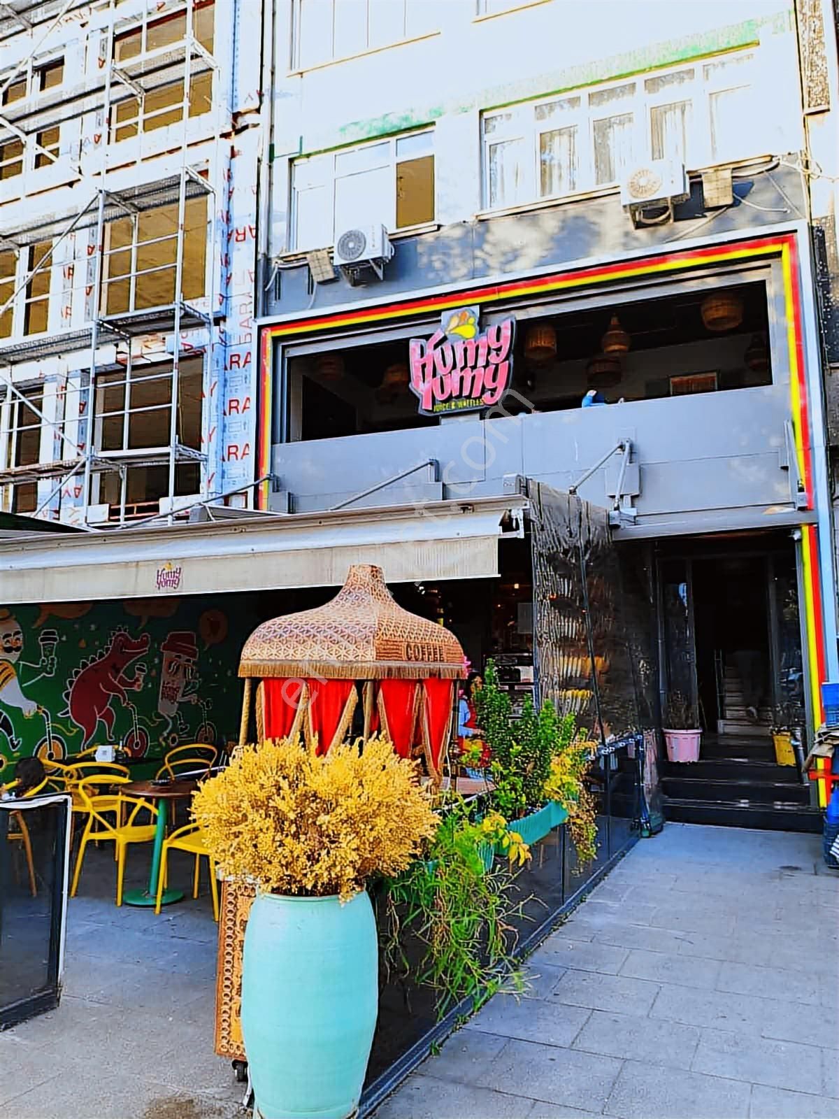 İstanbul Fatih Yusufpaşa Ana Caddede Satılık 3 Katlı Dükkan