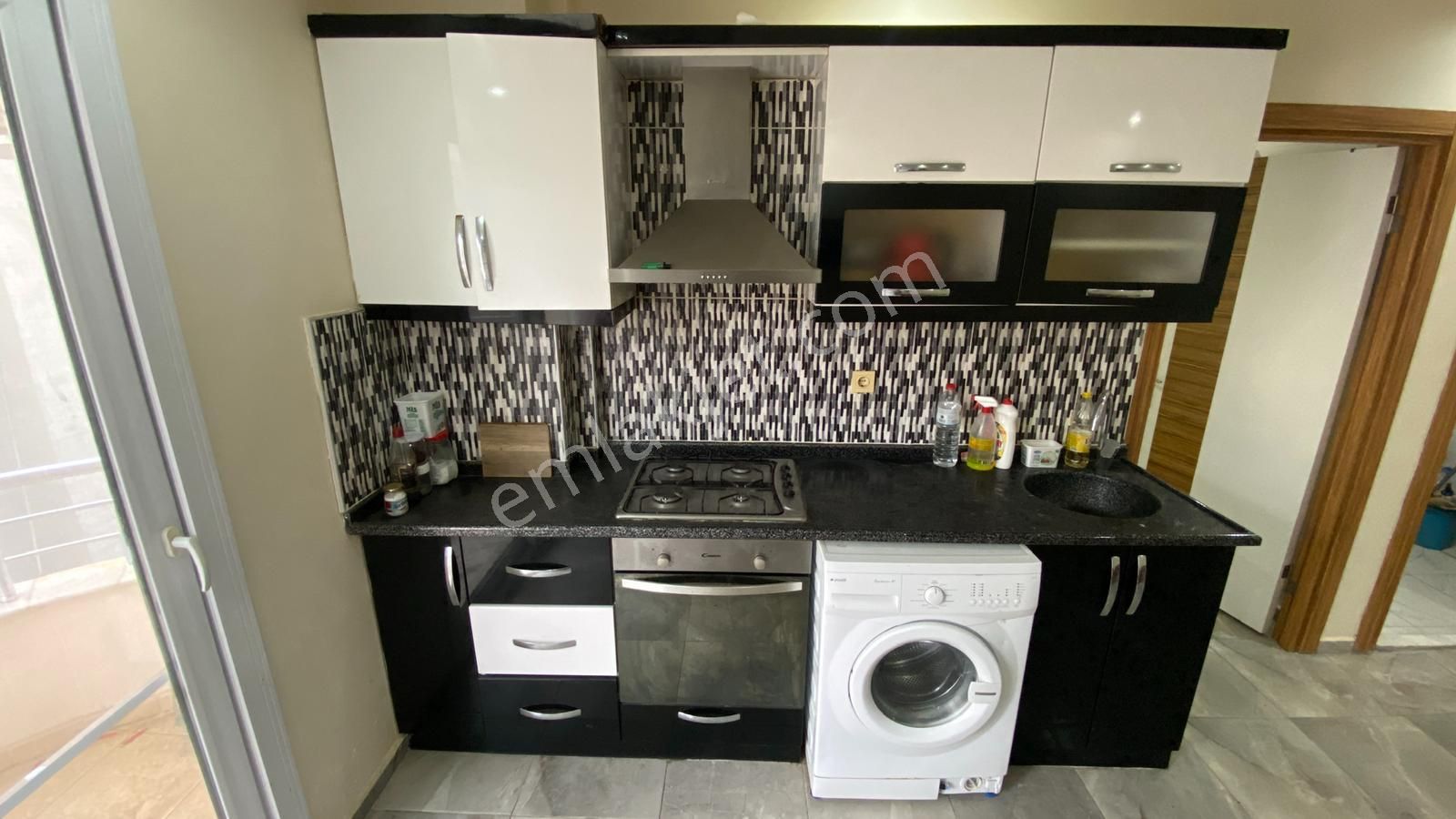 Kızkalesinde Denize Yürüme Mesafesinde Eşyalı 1+1 Satılık Daire - Görsel 12