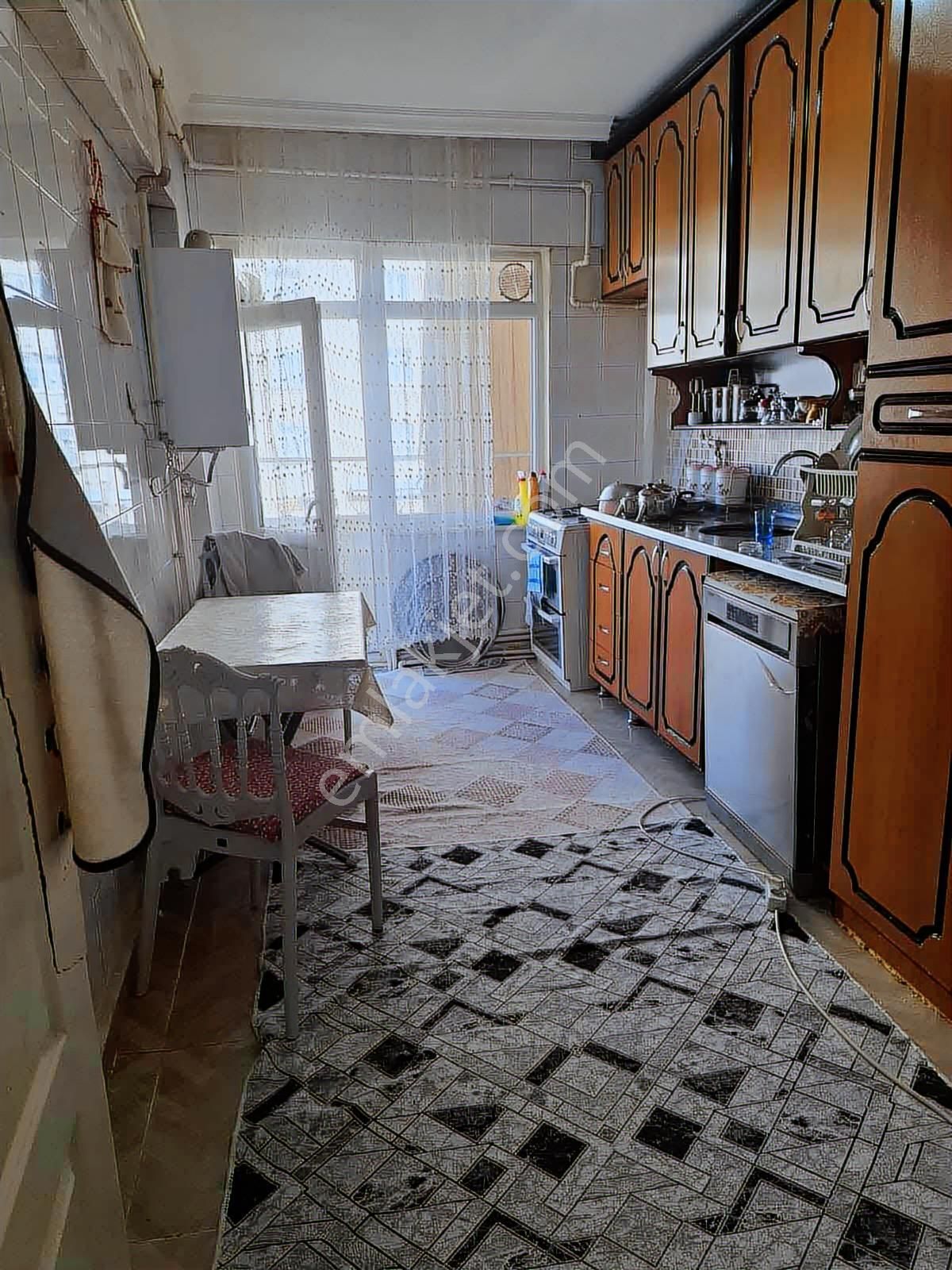 Eski Polis Okulu Yanında Satılık 2+1 Daire