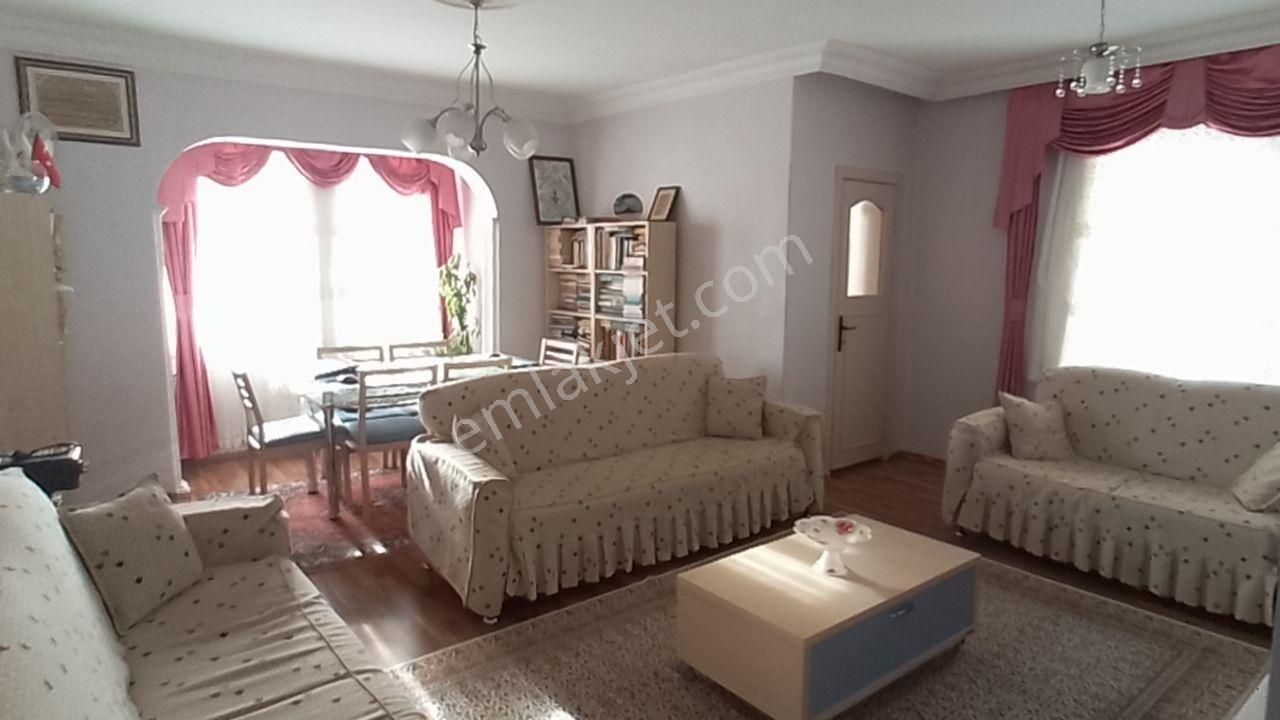 Mertcan Dan Uğurmumcu Mah Site İçinde 3+1 Arakat Fırsat Satılık