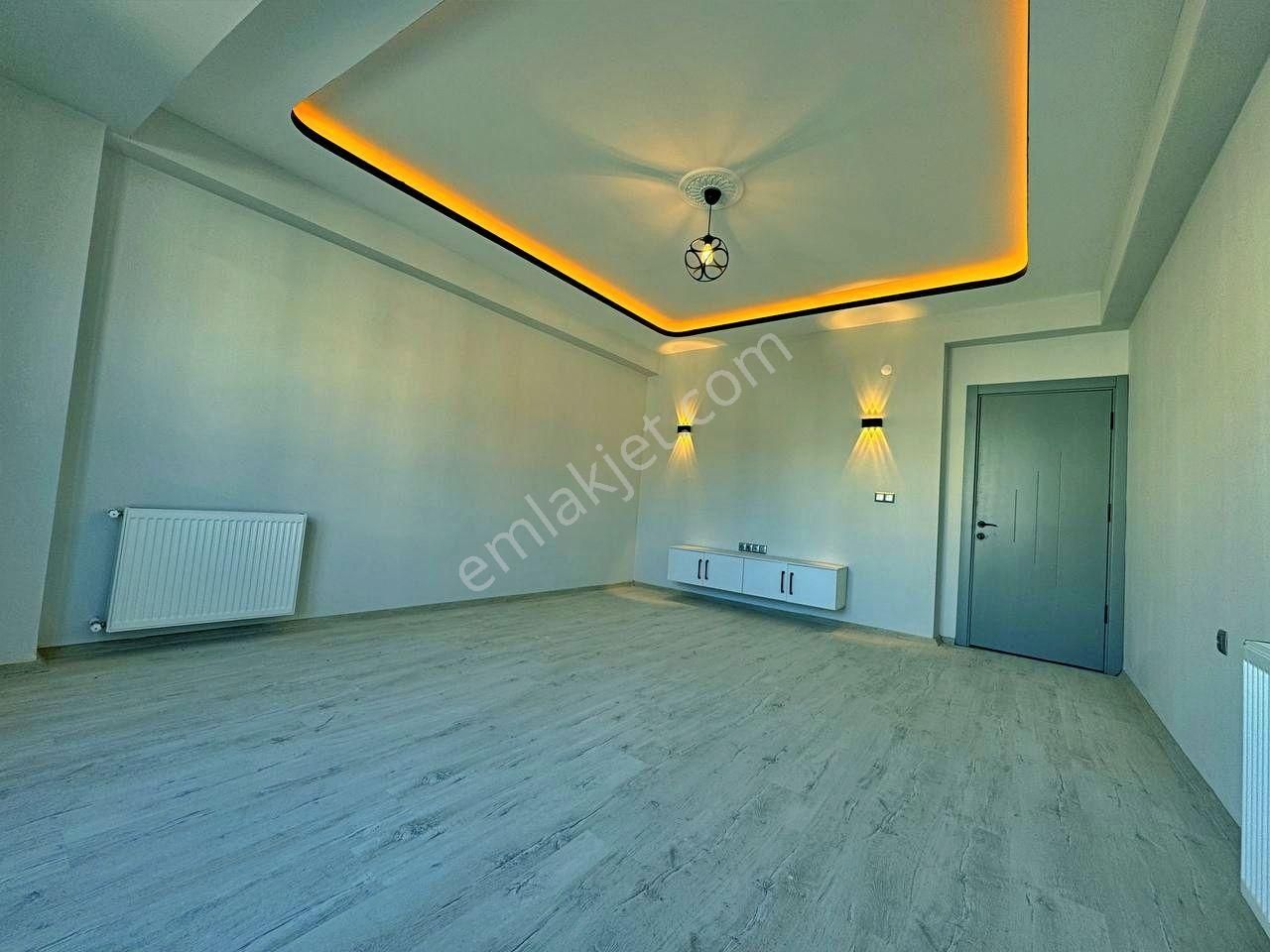 Uytundan Edremit Gümrükte Diş Hastanesi Civarında Ön Cephe 2+1 - Görsel 18