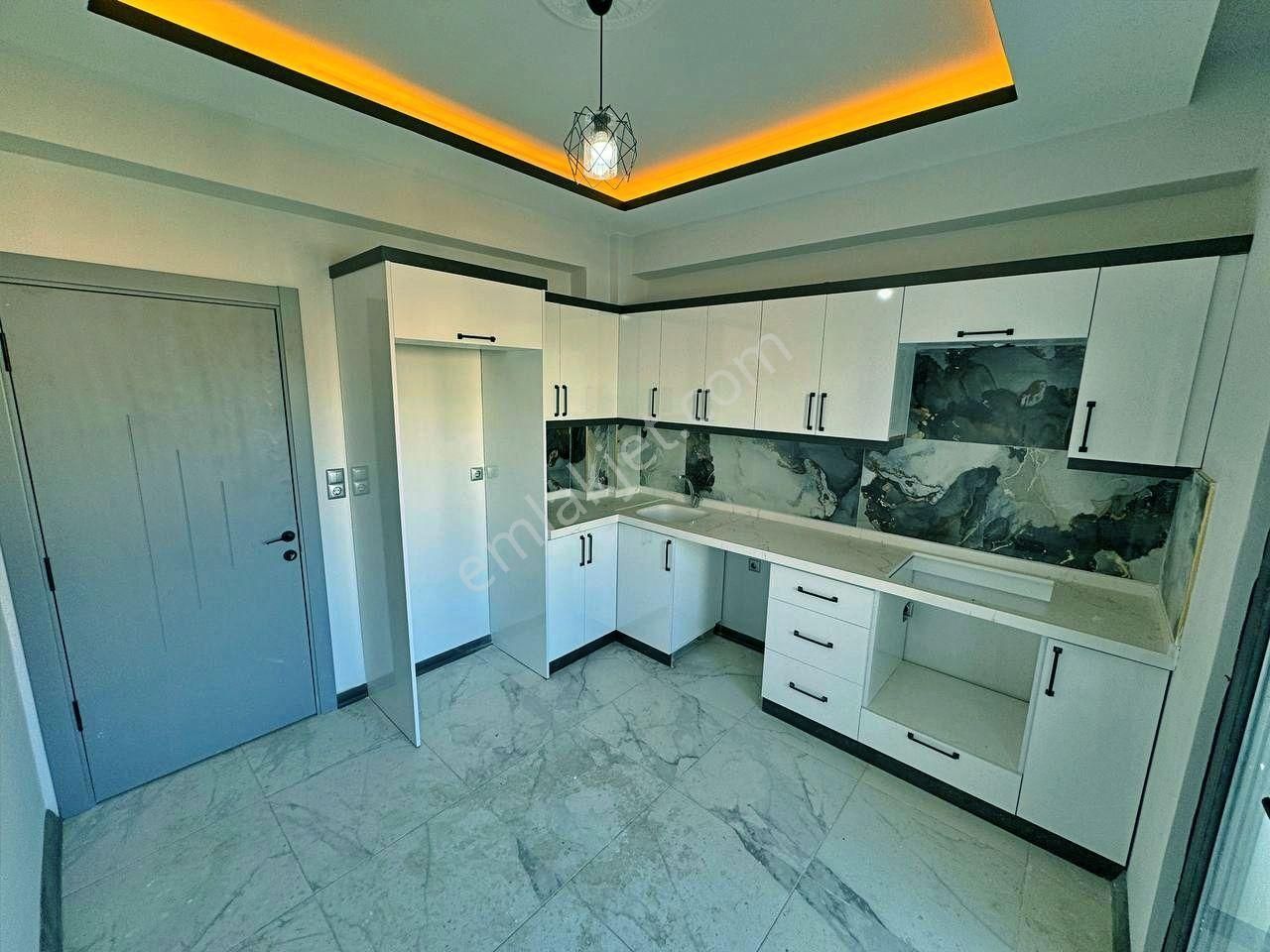 Uytundan Edremit Gümrükte Diş Hastanesi Civarında Ön Cephe 2+1 - Görsel 4